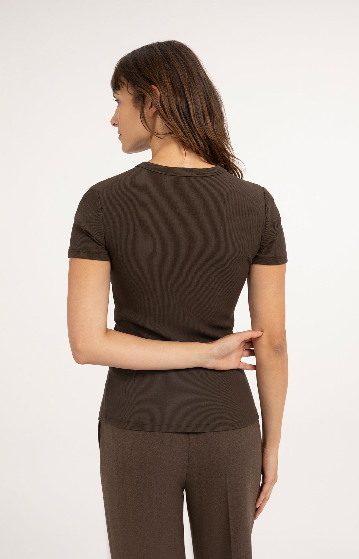 Eng anliegendes T-Shirt mit Rundhalsausschnitt - Delicioso Brown