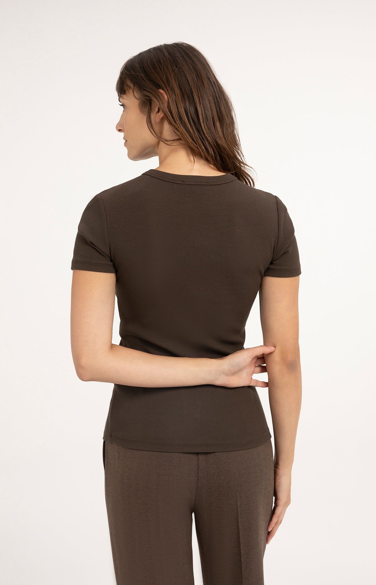 Eng anliegendes T-Shirt mit Rundhalsausschnitt - Delicioso Brown