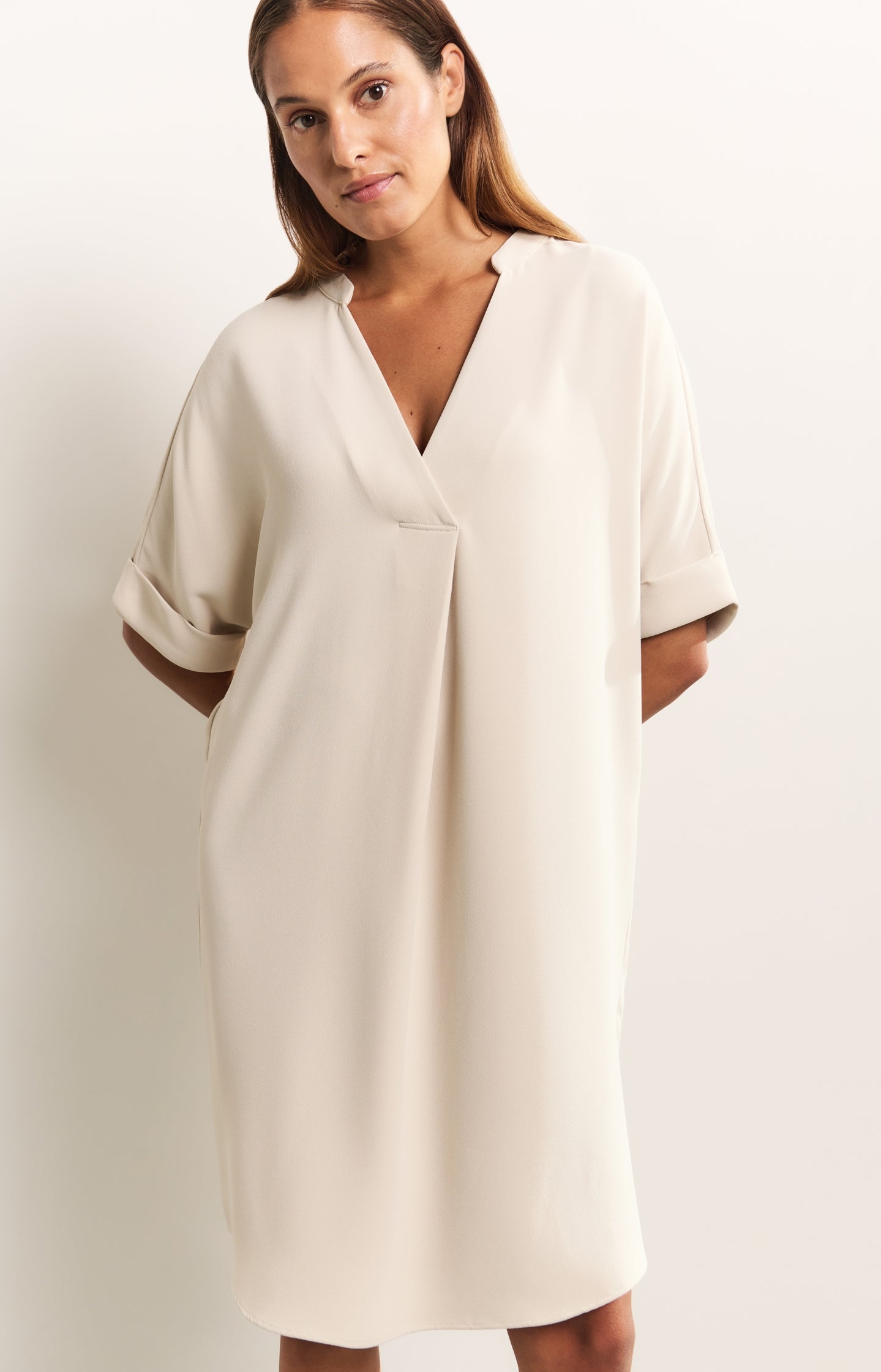 Flowy dress with V-neck and folded sleeves - Type: lookbook