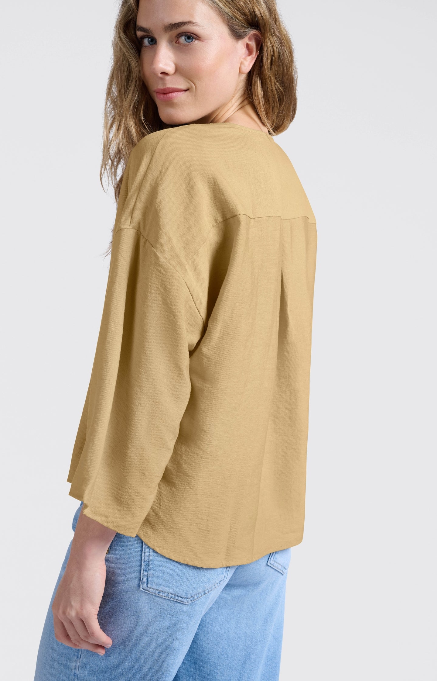 Flowy V-neck blouse with loose fit