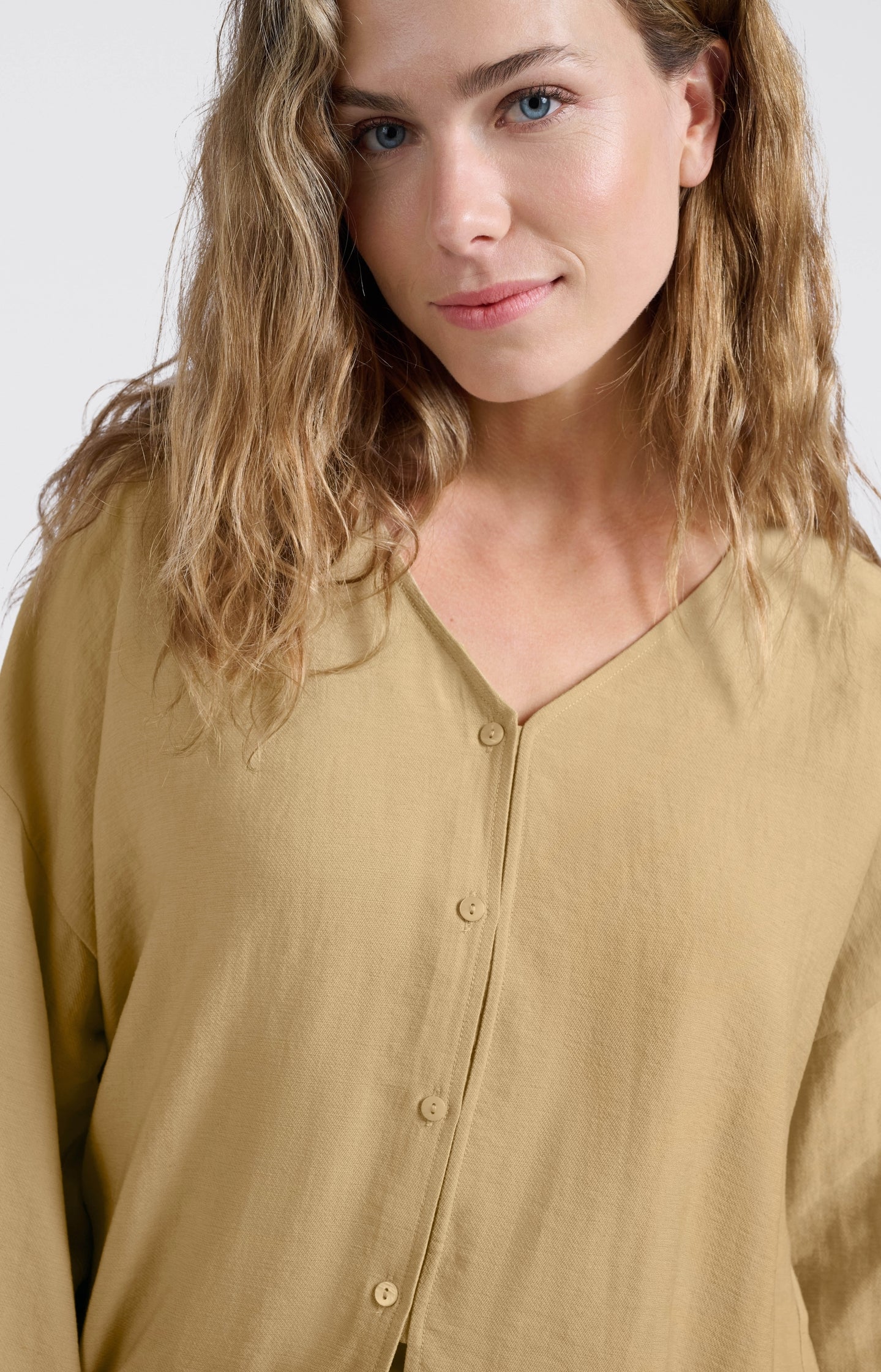 Flowy V-neck blouse with loose fit