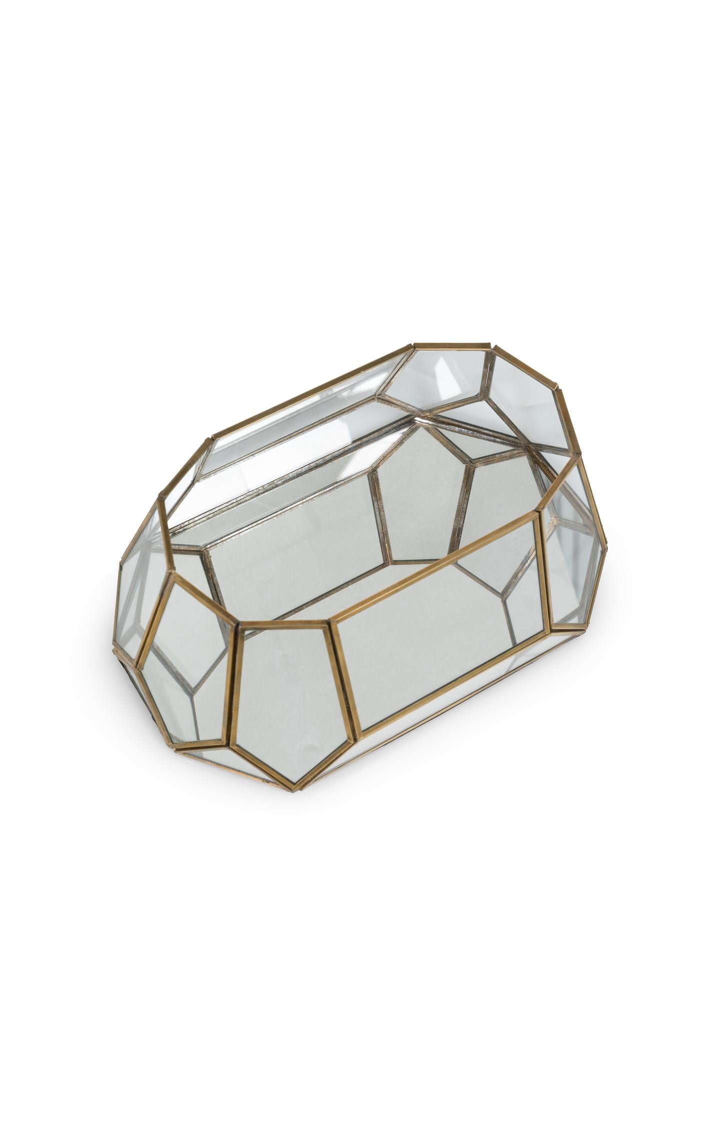 Glass candle holder with mirrored base