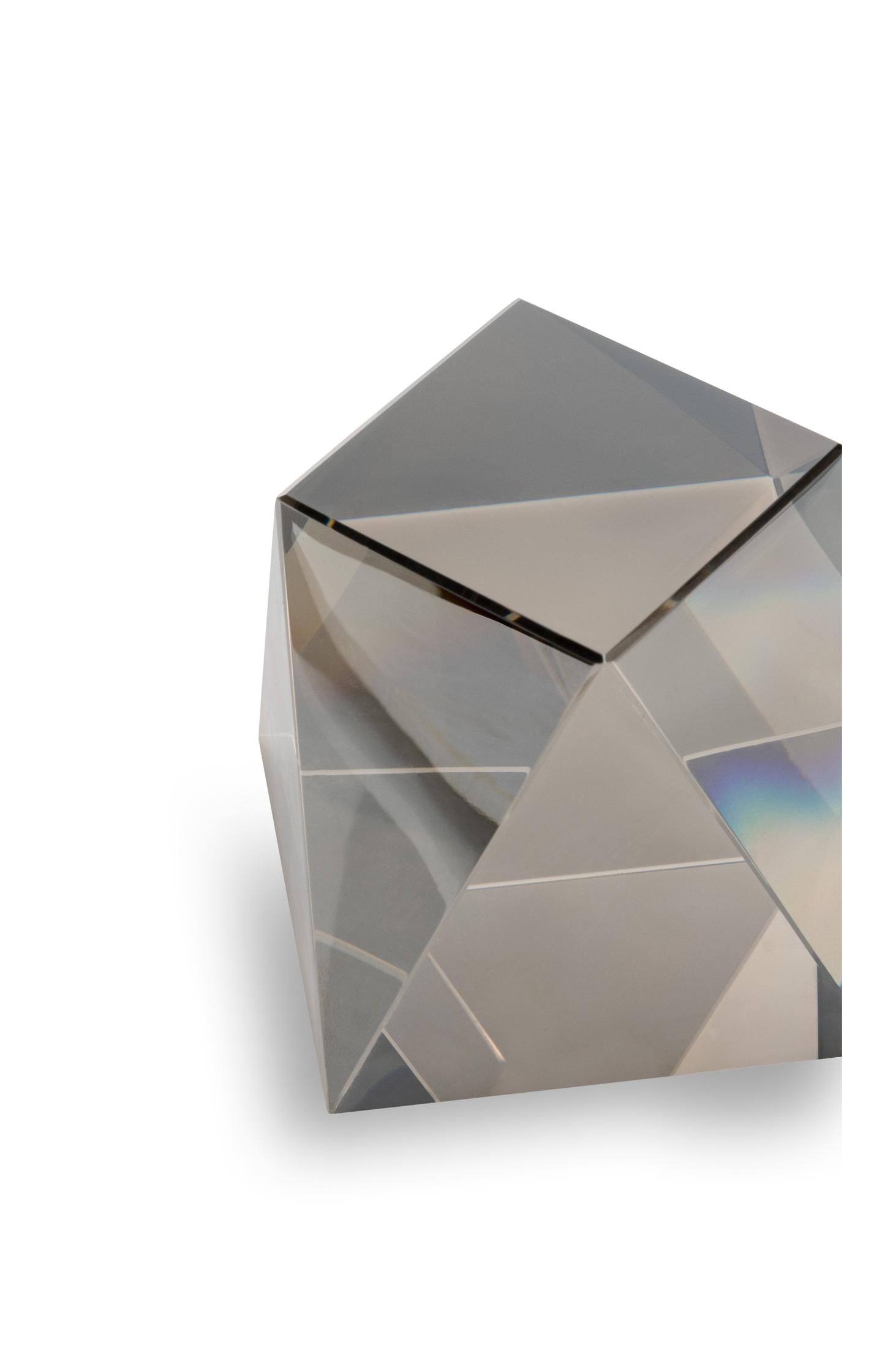 Glasskulptur mit geometrischer Form