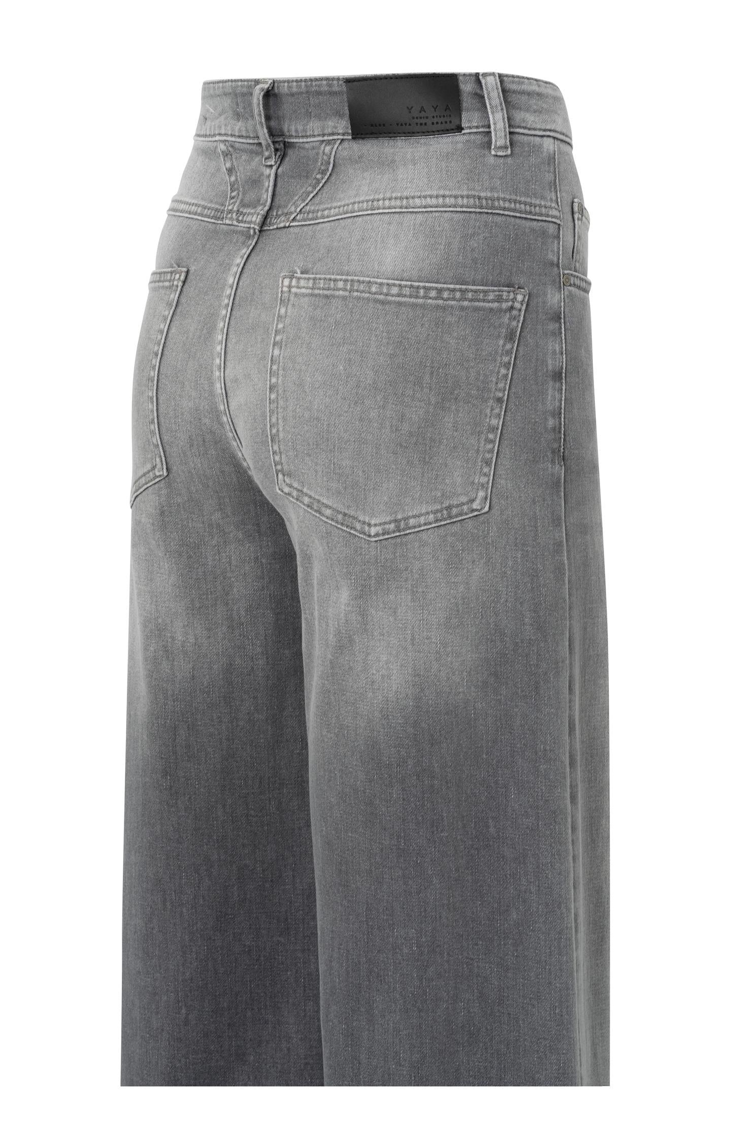 Gray jeans with high waist, extra wide legs and pockets