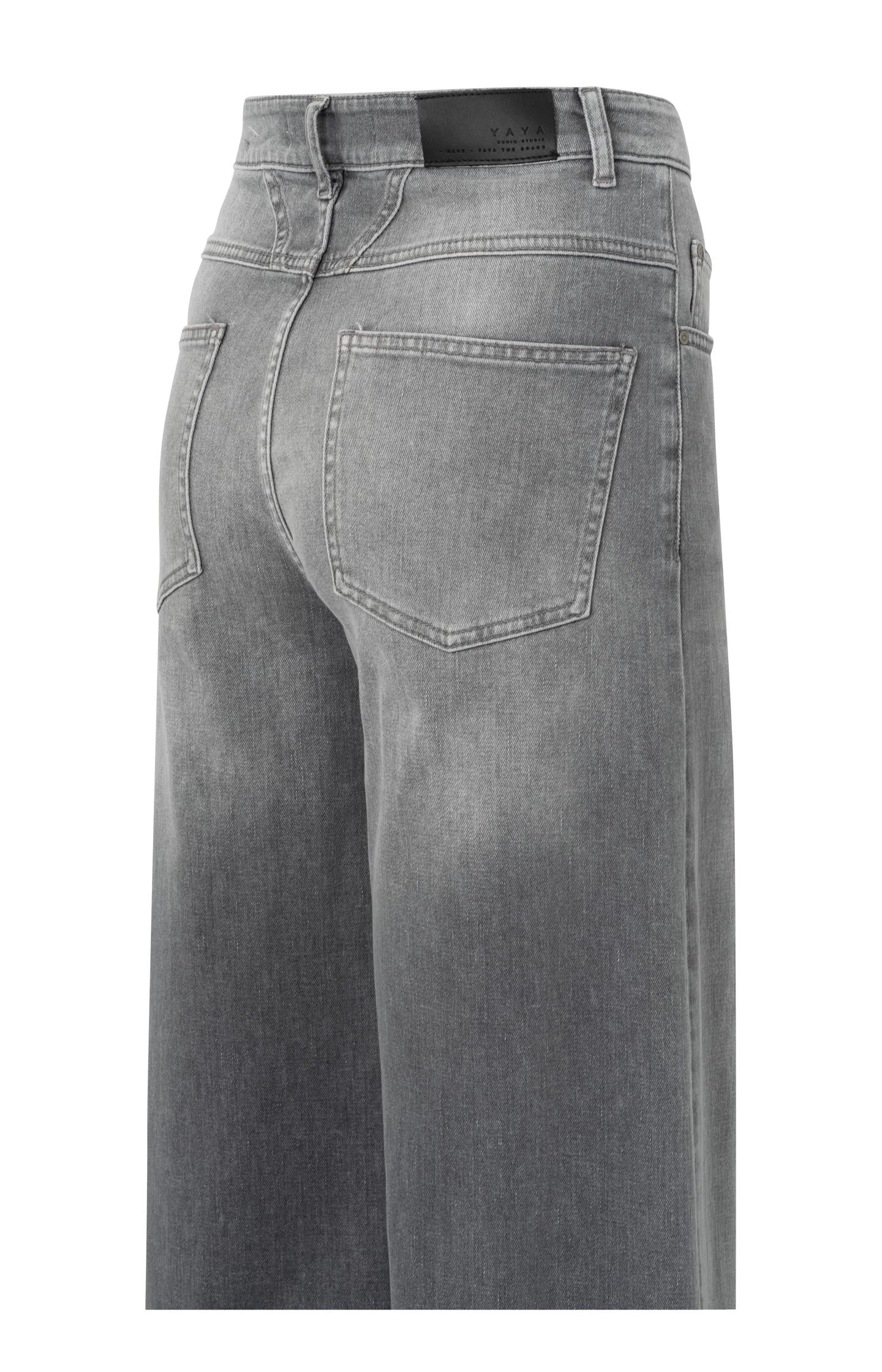 Gray jeans with high waist, extra wide legs and pockets