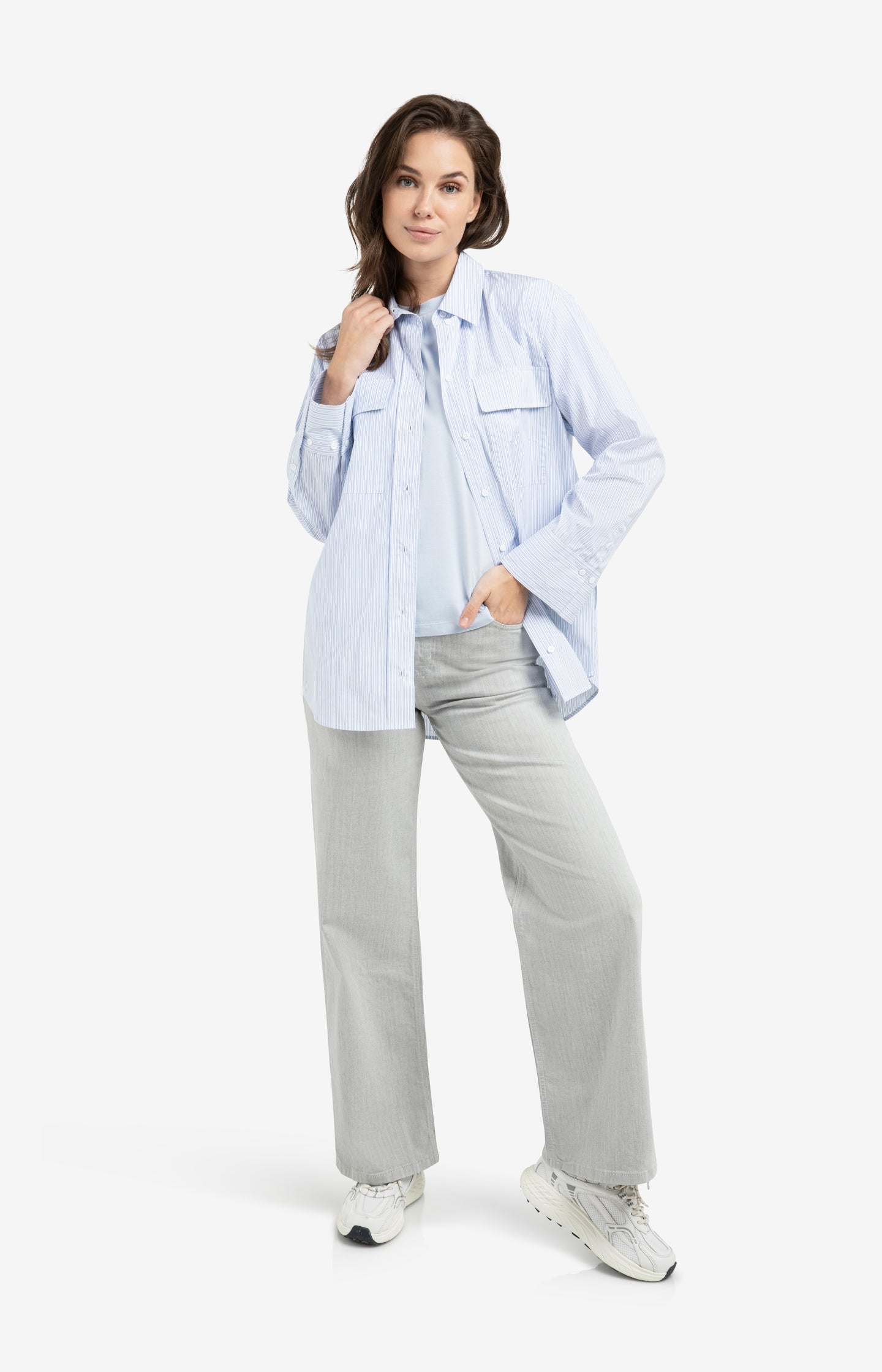 Grey denim trousers with high waist and straight legs