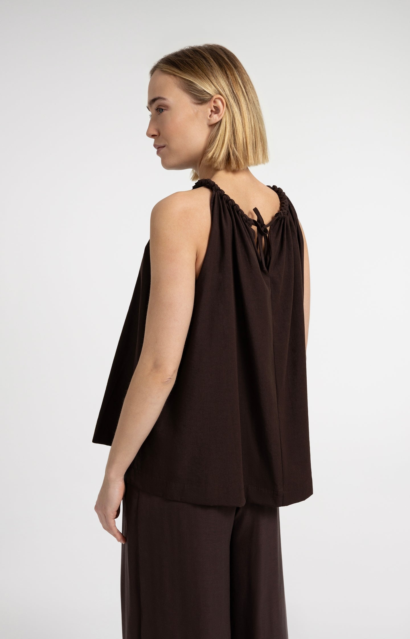 Halter top with braided neckline and tie detail - Type: video
