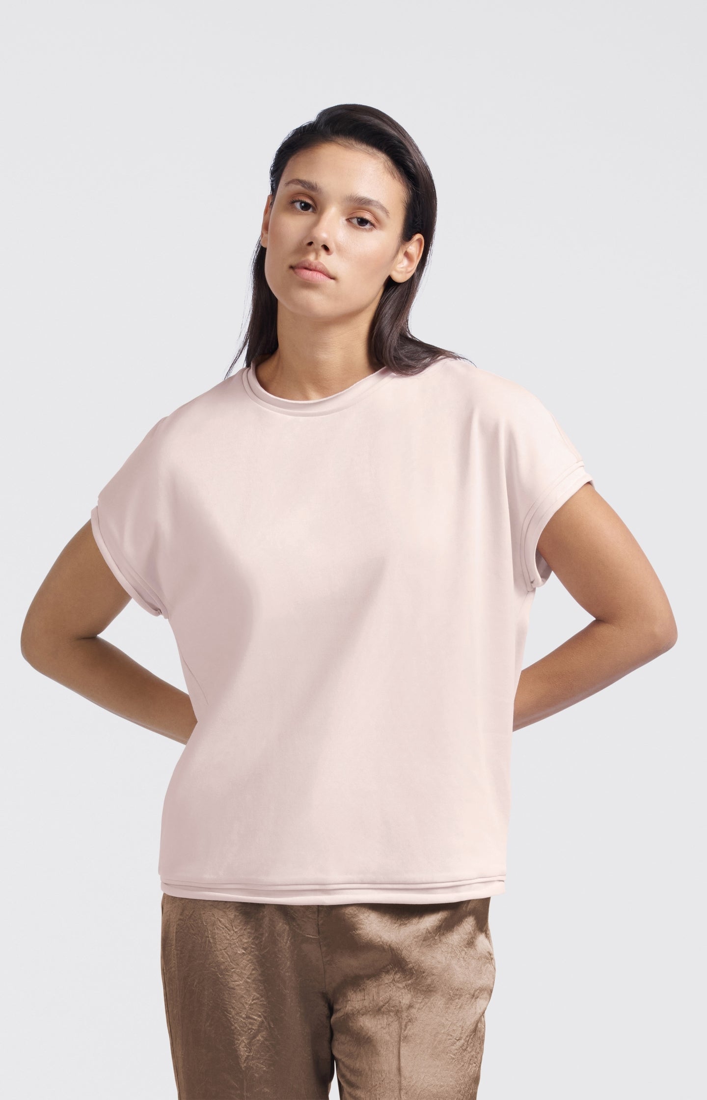 Heavy weight top with short sleeves and raw-edge finish