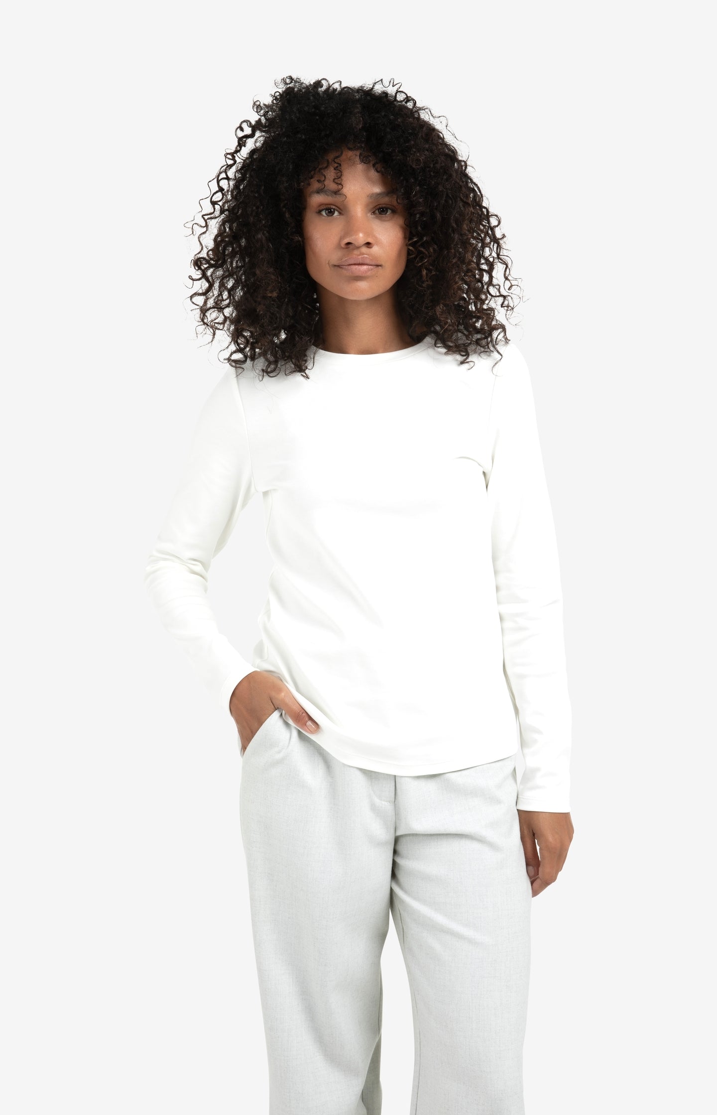 Wit heavyweight long sleeve T-shirt van zacht katoen met ronde hals en rechte pasvorm - YAYA