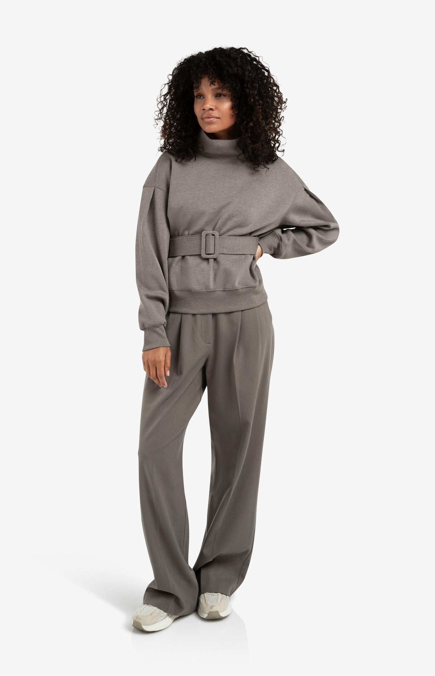 High neck sweatshirt with matching belt and pleated sleeves