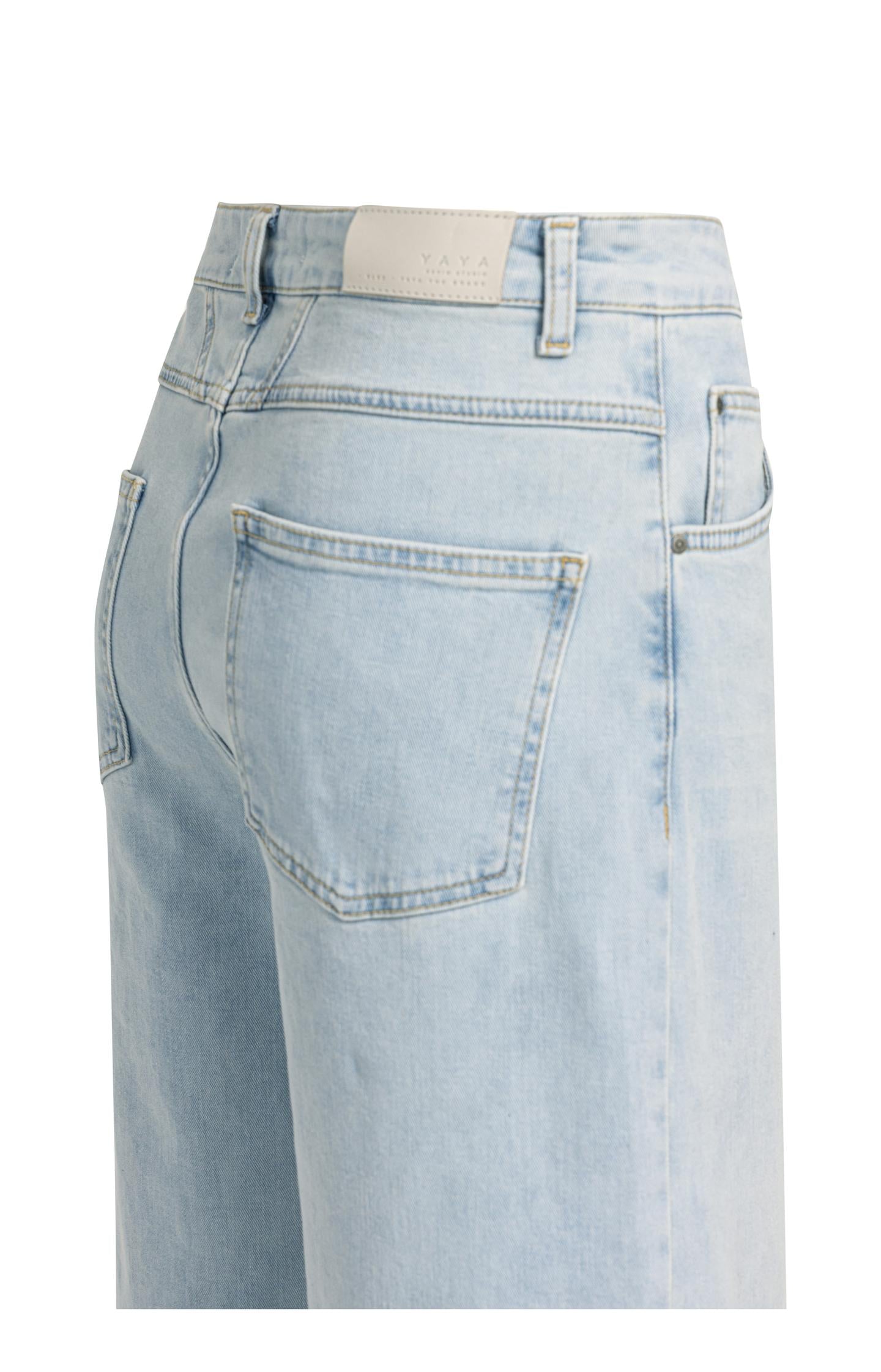 High-waist jeans with extra wide legs (L34)