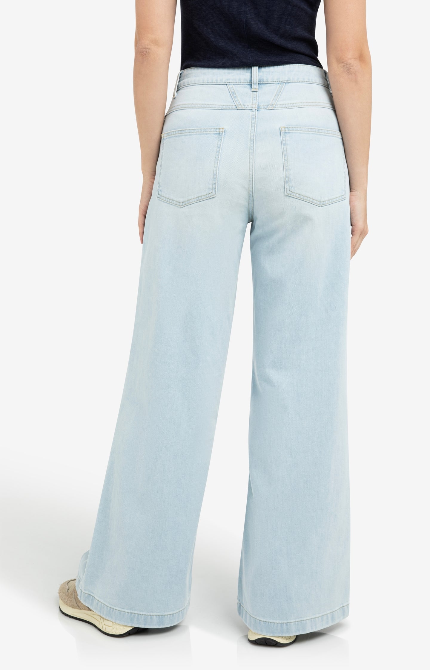 High-waist jeans with extra wide legs (L34)