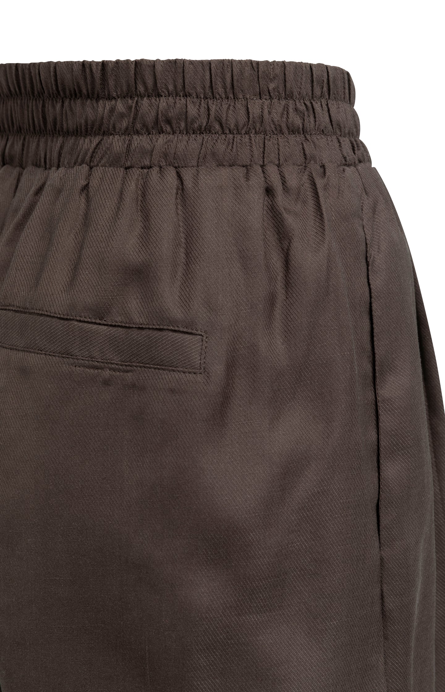High-waist shorts with elastic waistband