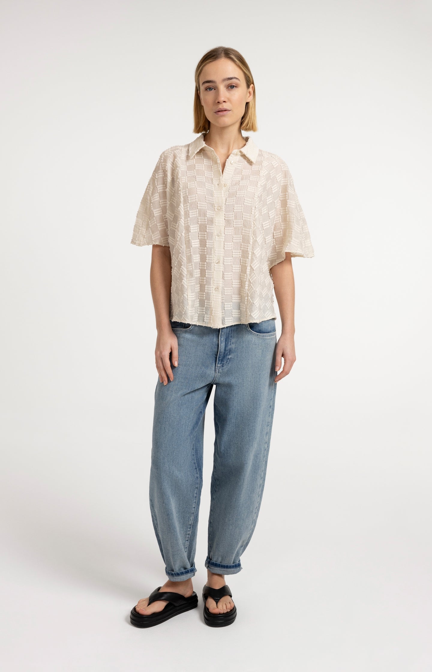 Jacquard blouse with short wide sleeves