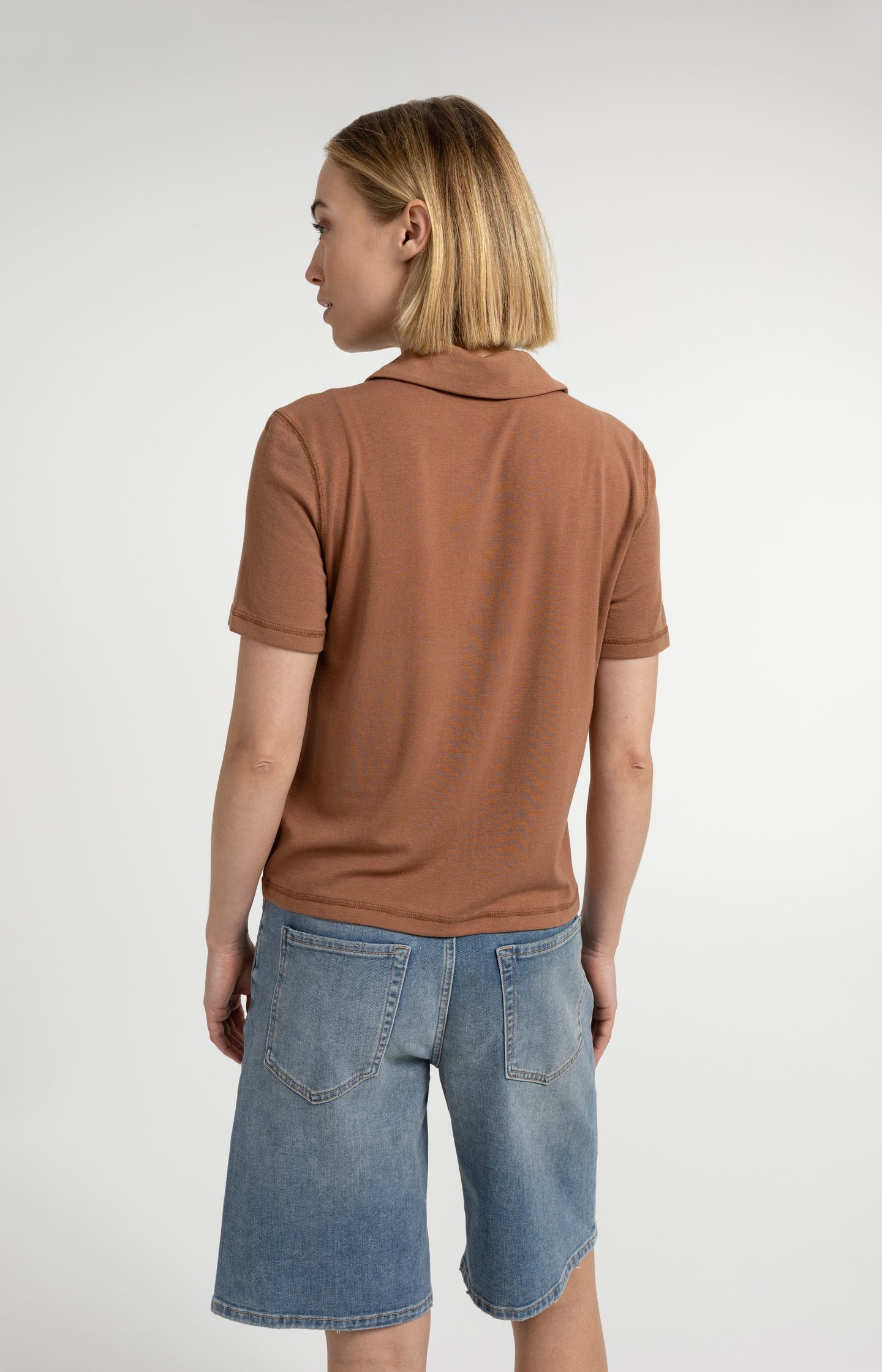 Jersey blouse with stitched details and short sleeves