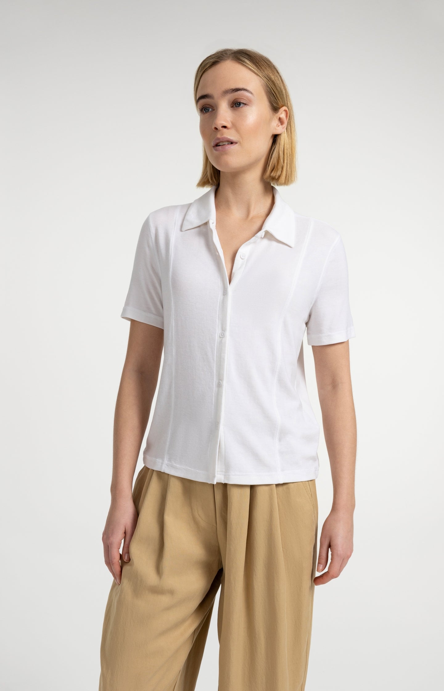 Jersey blouse with stitched details and short sleeves