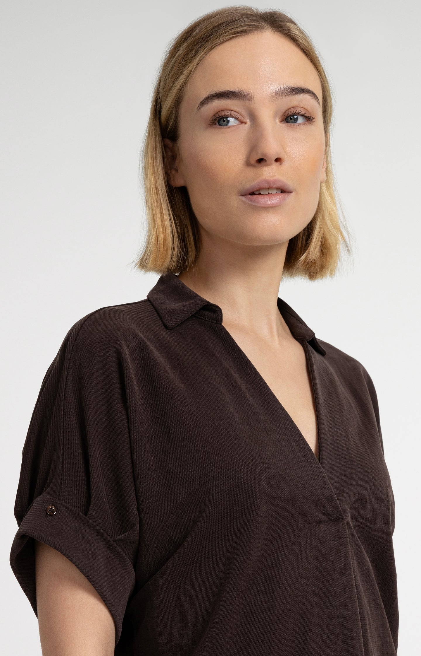 Jersey dress with pleated short sleeves - Type: lookbook