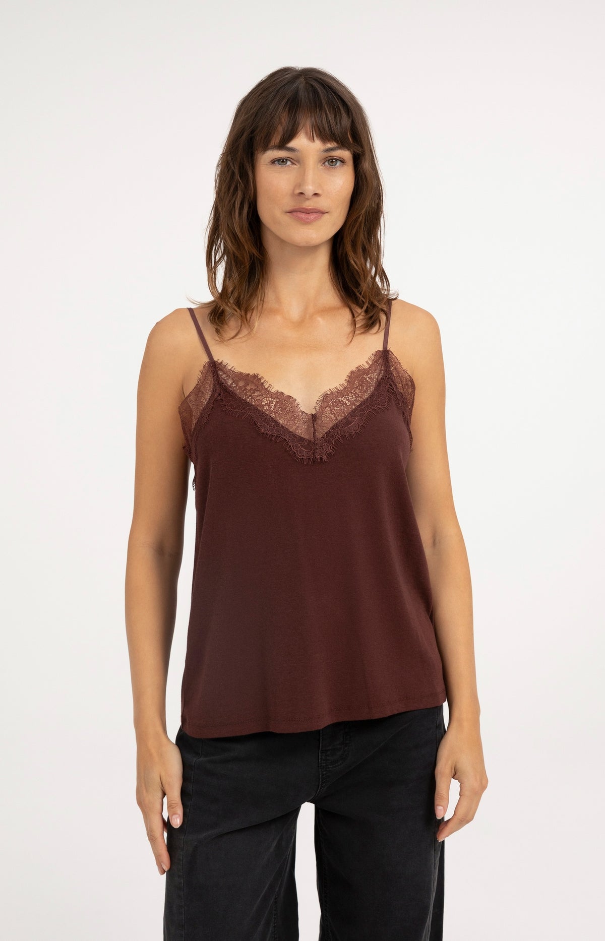 Jersey singlet with V-neck and lace details - Bitter Chocolate Red