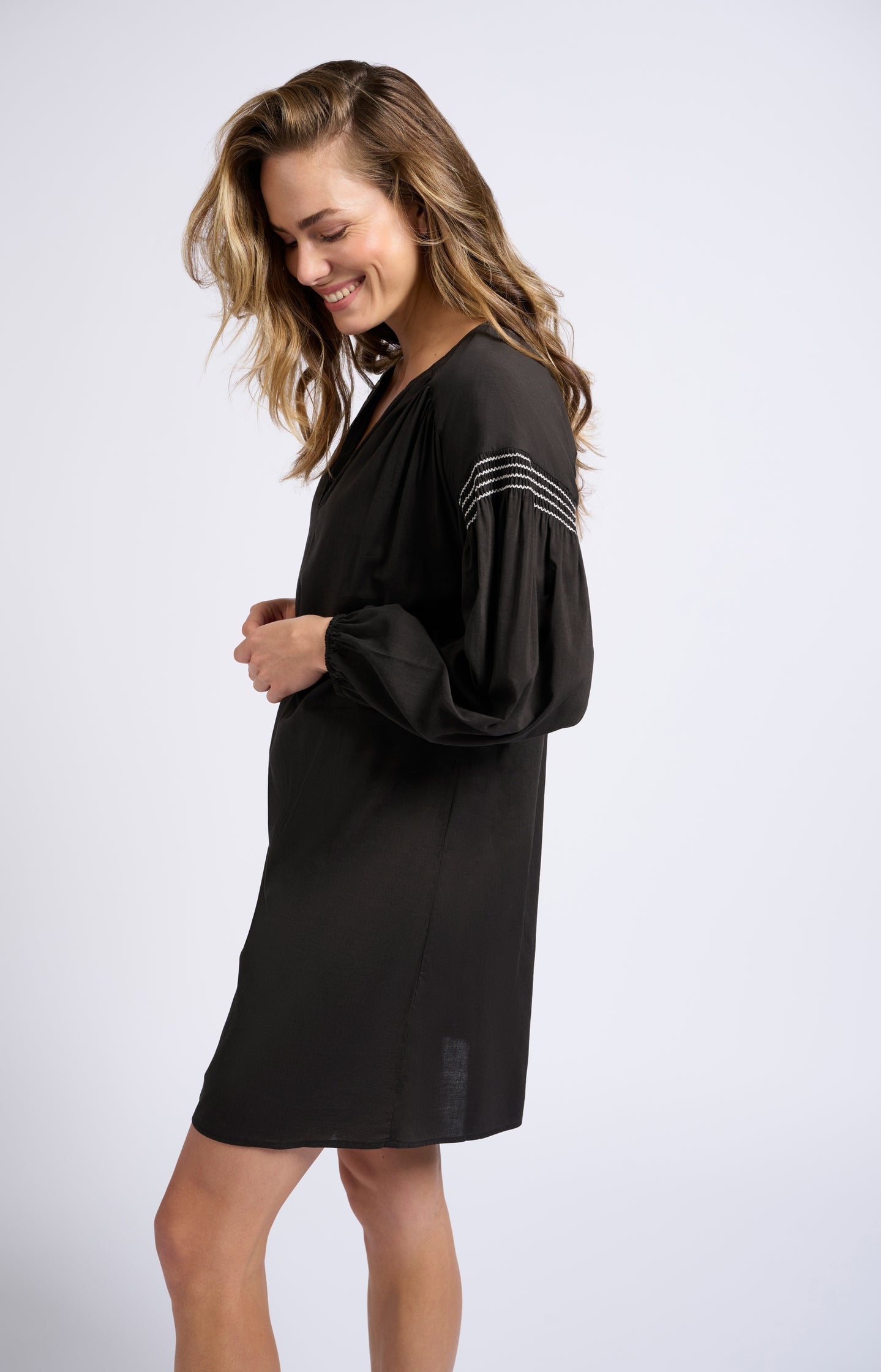 Kaftan dress with V-neck, long sleeves and shoulder detail - Licorice Black