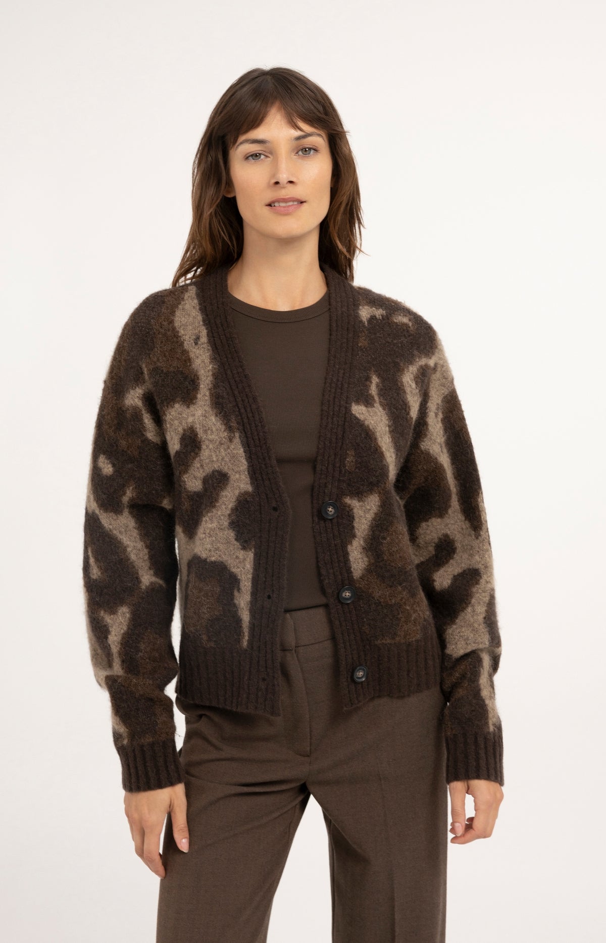 Knitted cardigan with pattern and batwing sleeves - Brown