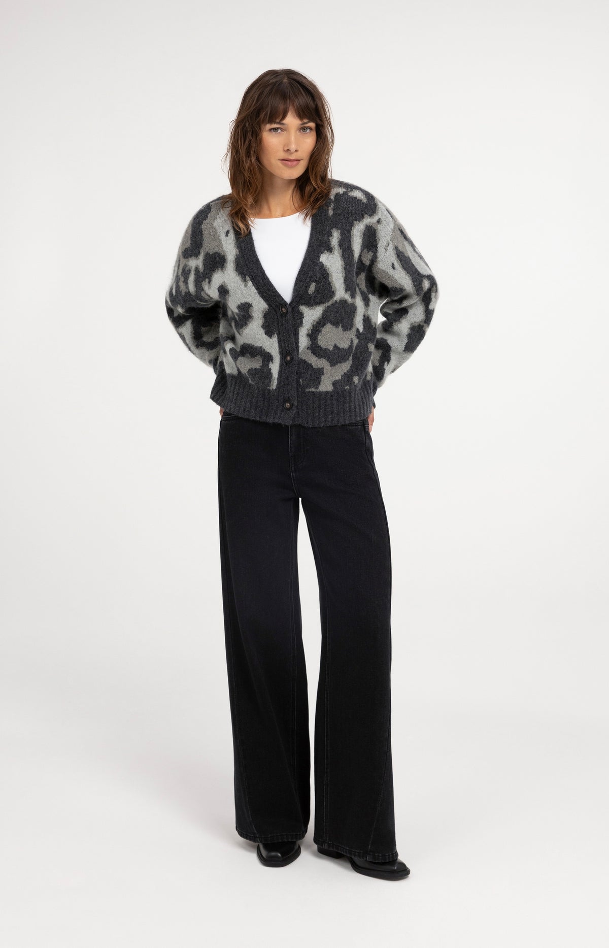 Knitted cardigan with pattern and batwing sleeves - Soap Grey Dessin