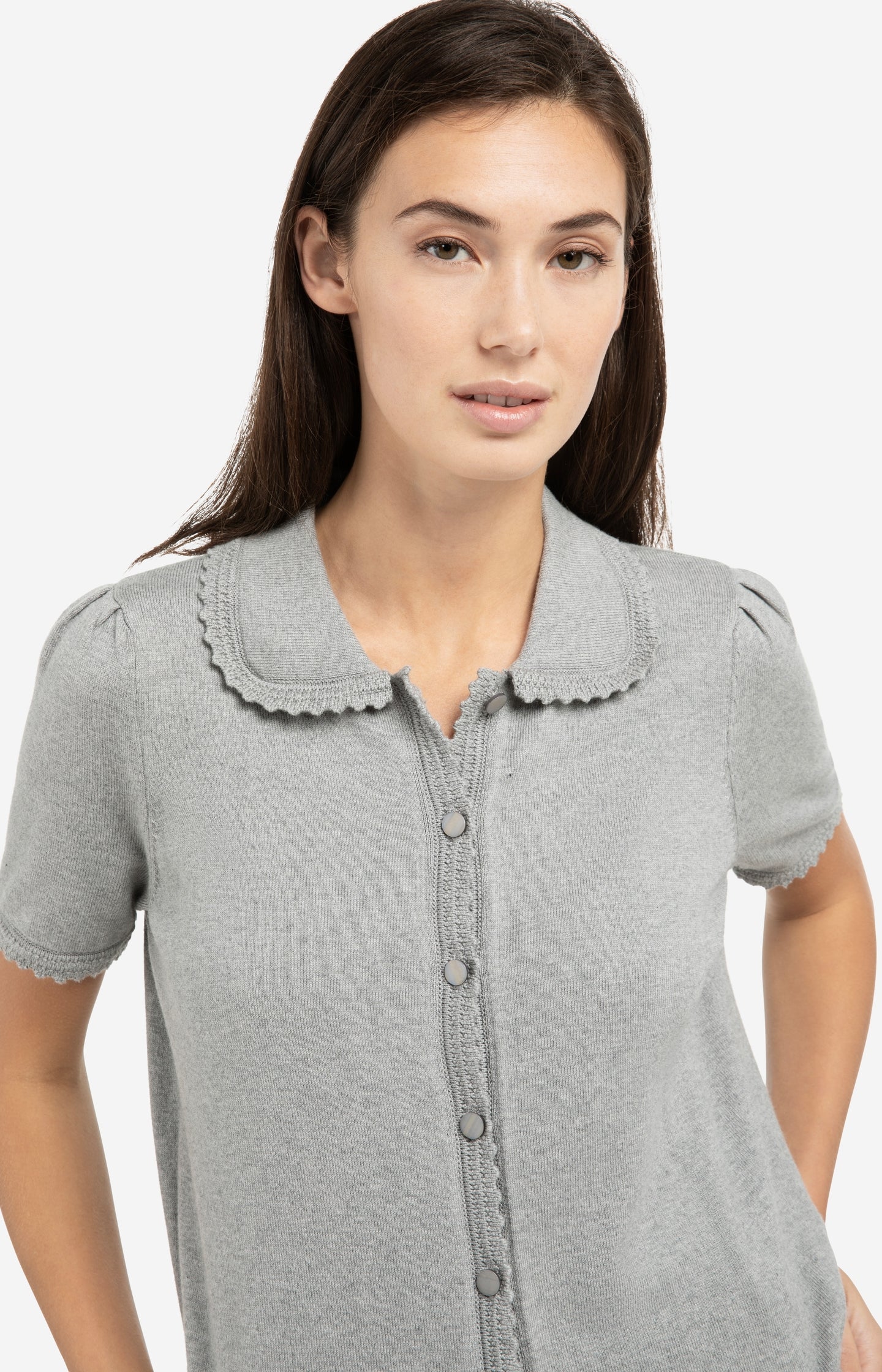 Knitted cardigan with short sleeves and buttons