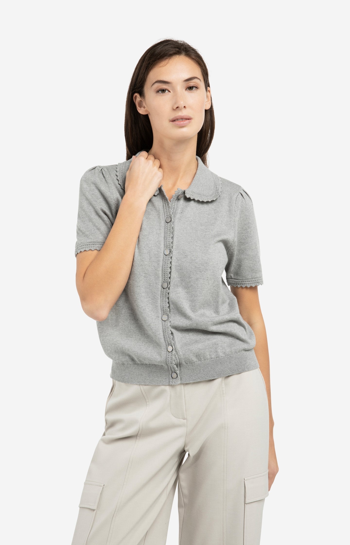 Knitted cardigan with short sleeves and buttons