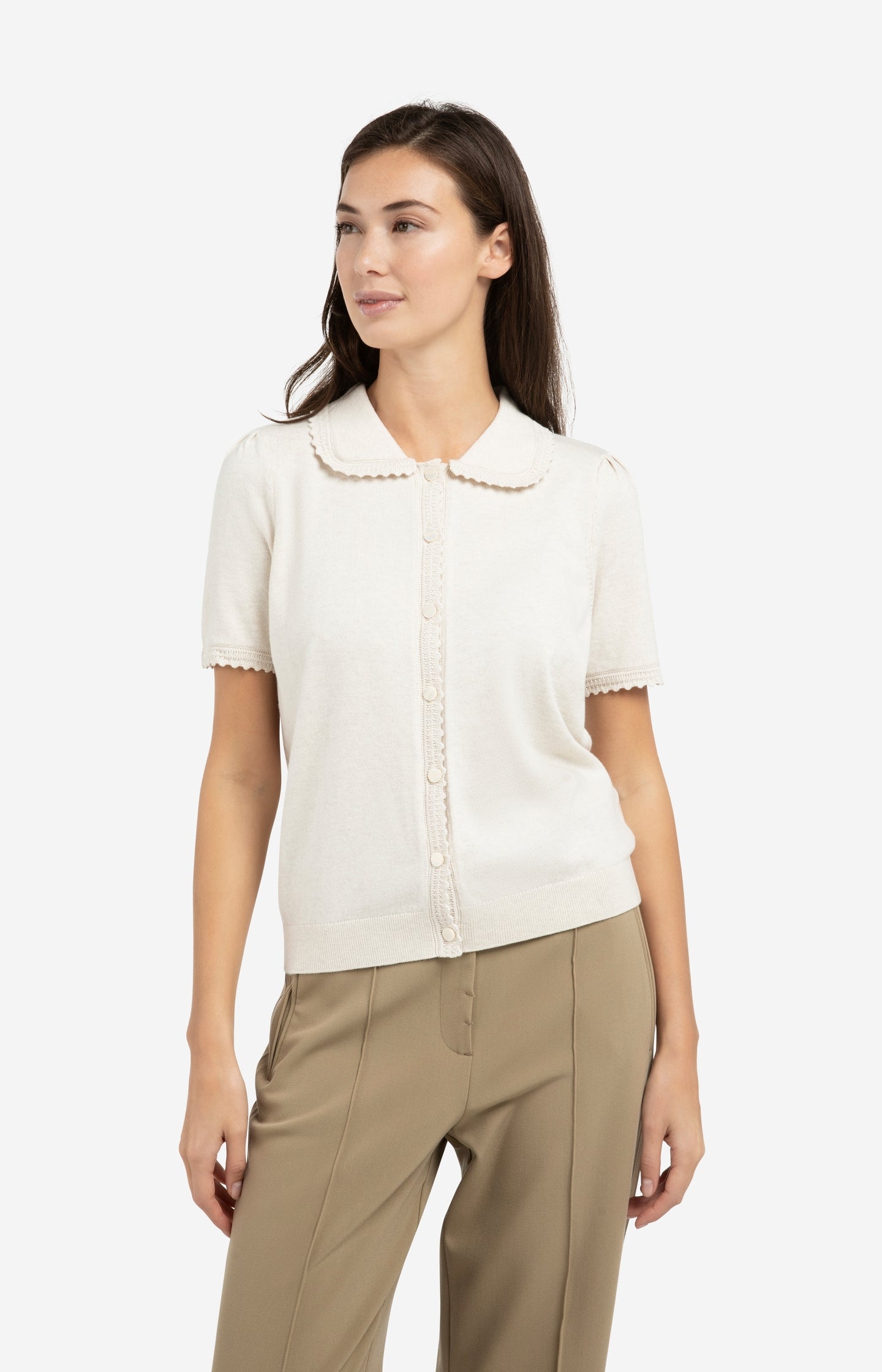 Knitted cardigan with short sleeves and buttons