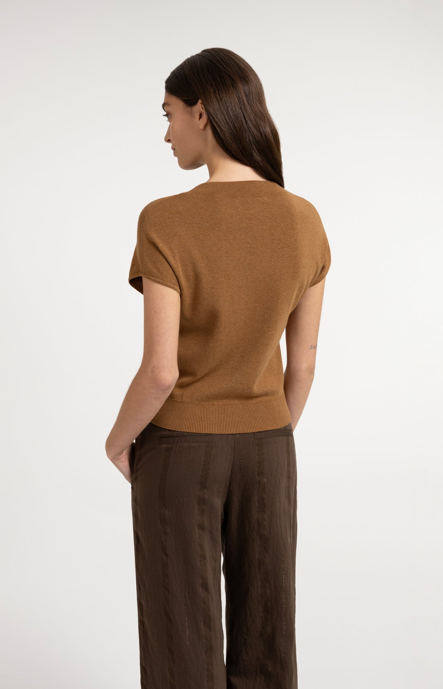 Knitted cardigan with short sleeves and front buttons - Type: lookbook