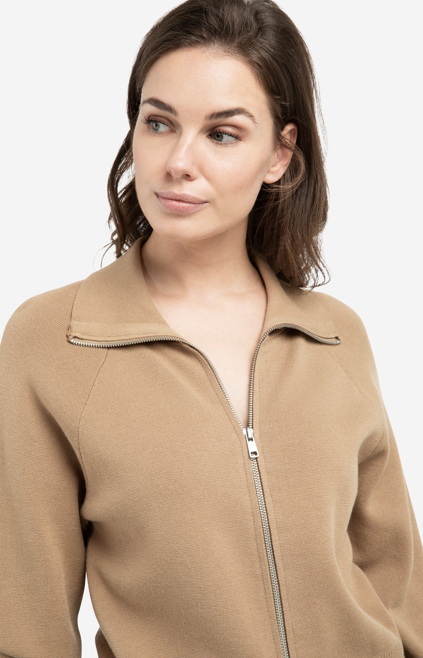 Knitted cardigan with zipper and collar