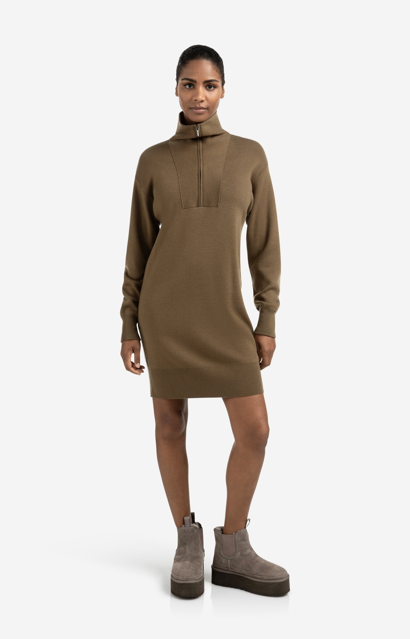 Knitted dress with zipper and long sleeves