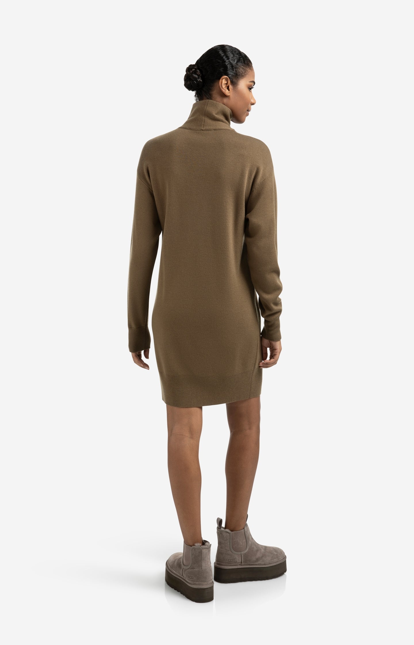 Knitted dress with zipper and long sleeves