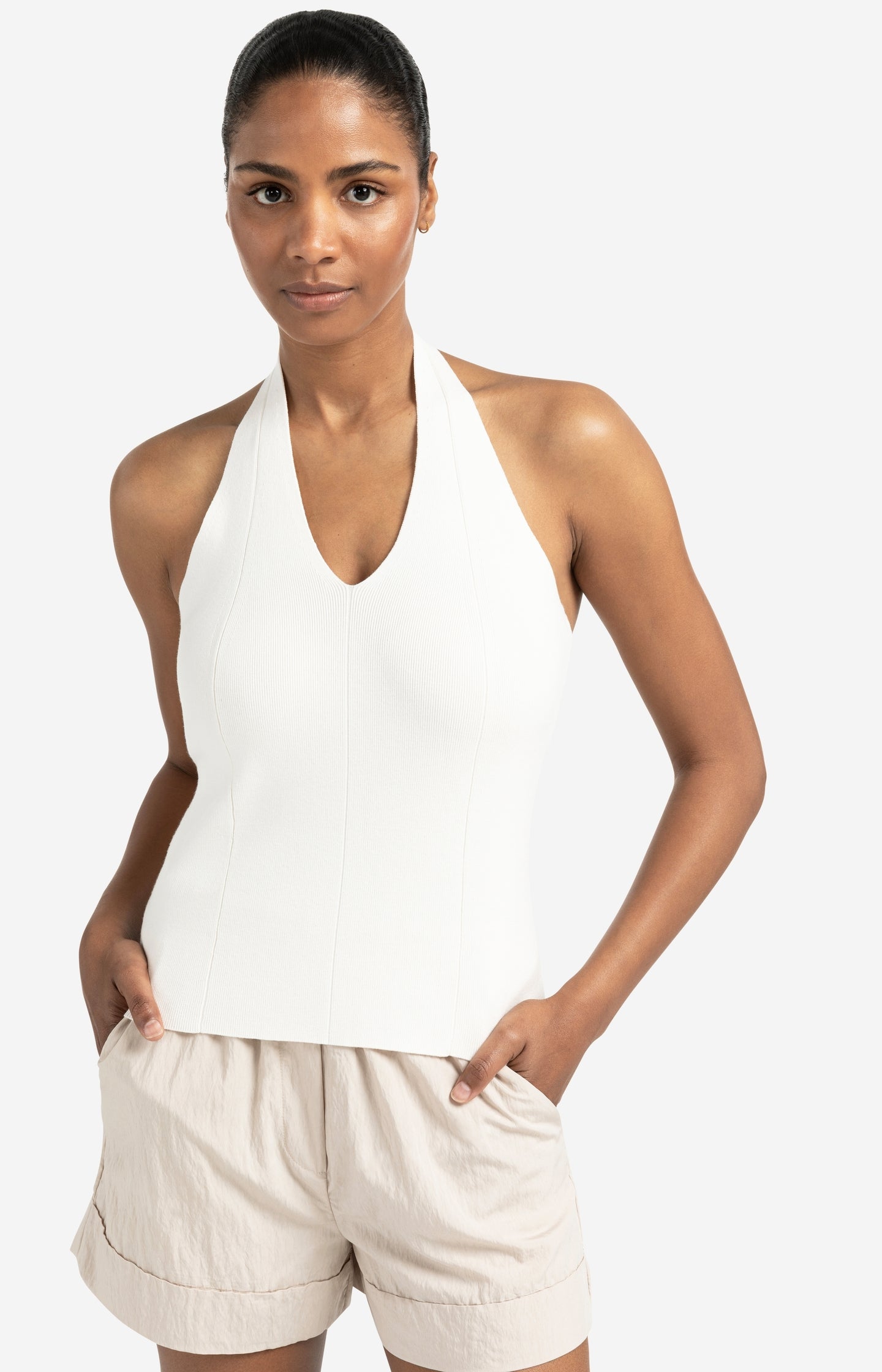 Knitted haltertop with fitted fit - Type: lookbook