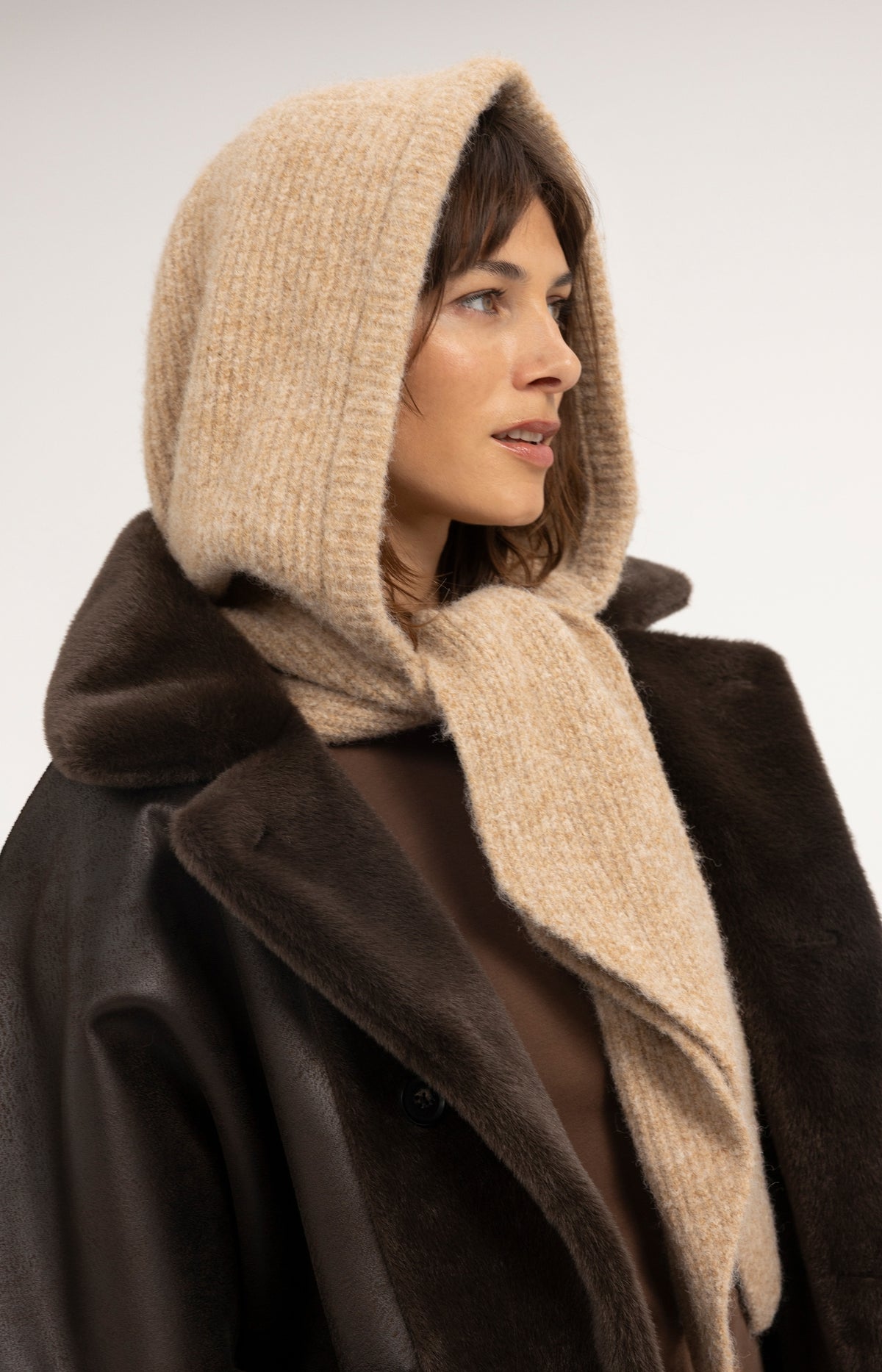 Knitted hooded scarf with ribbed texture - Dark Beige Melange