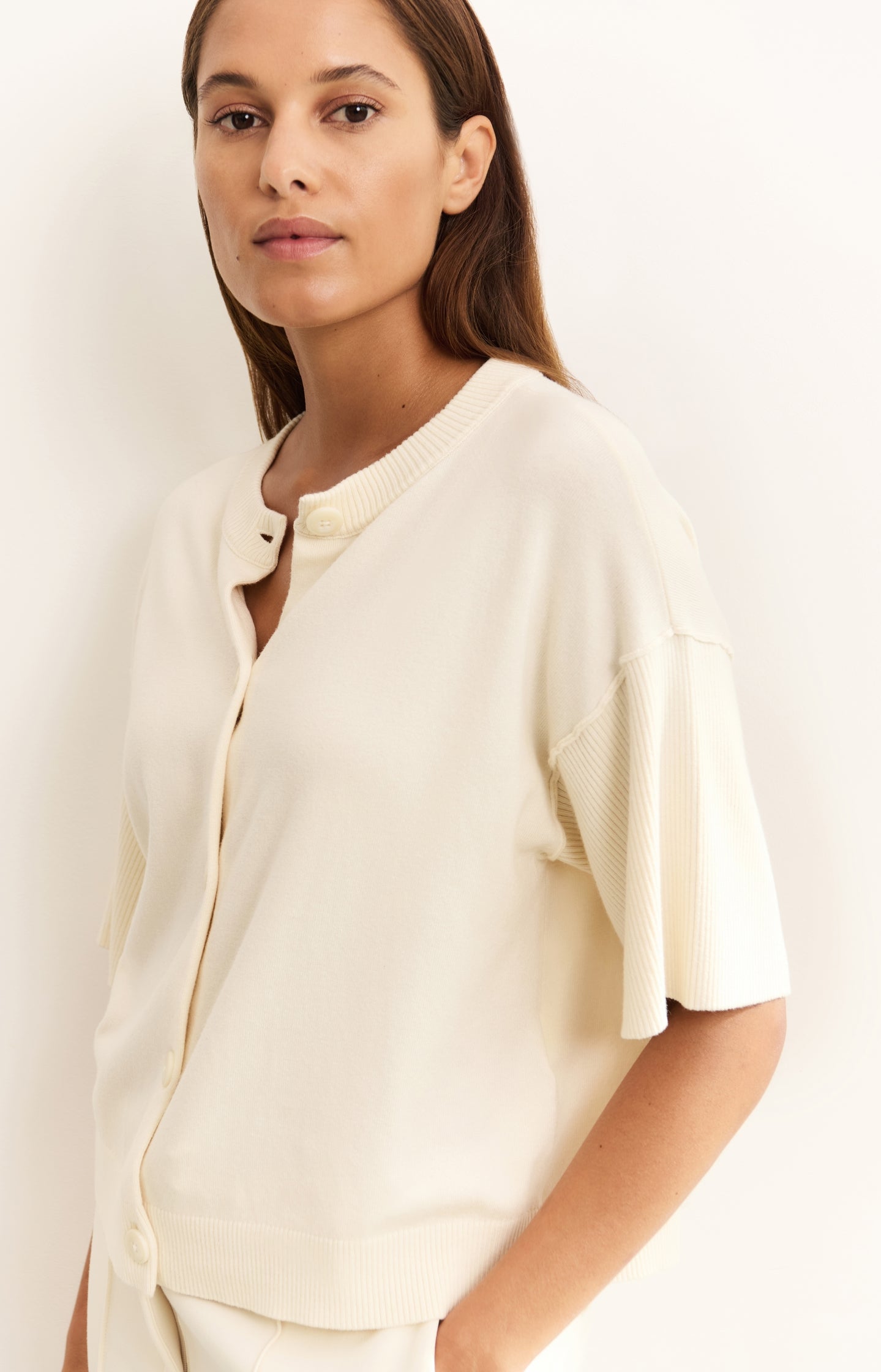 Knitted short-sleeve cardigan with ribbed details - Type: lookbook