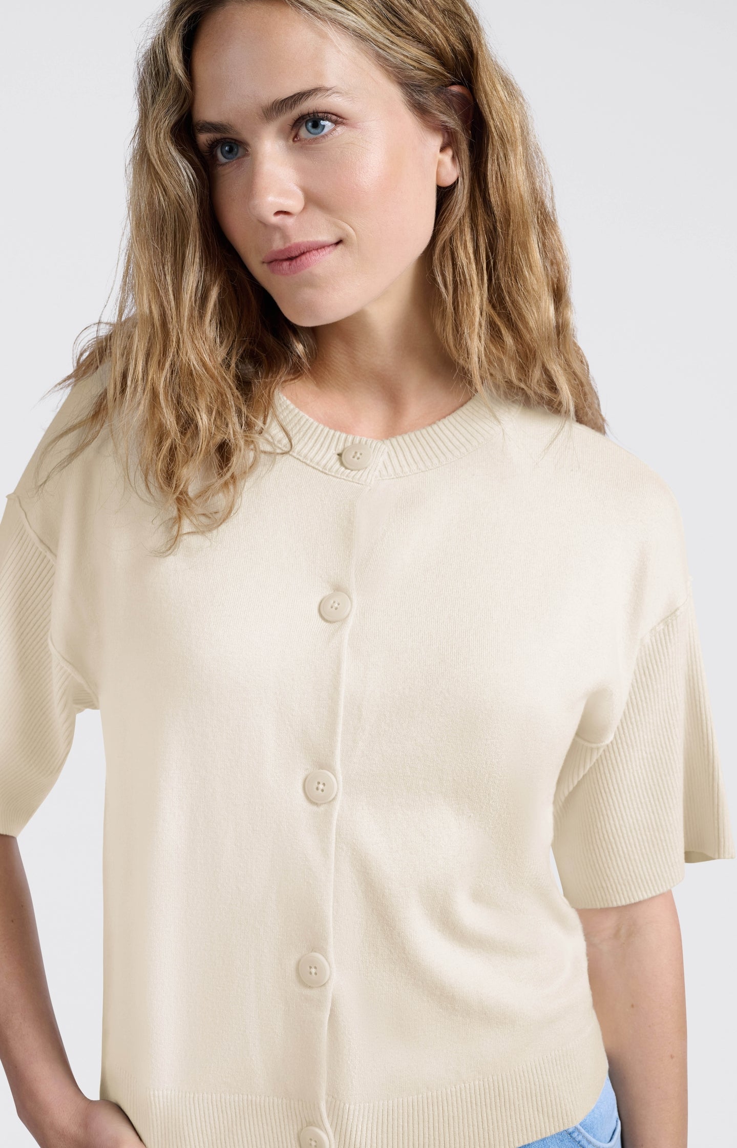 Knitted short-sleeve cardigan with ribbed details