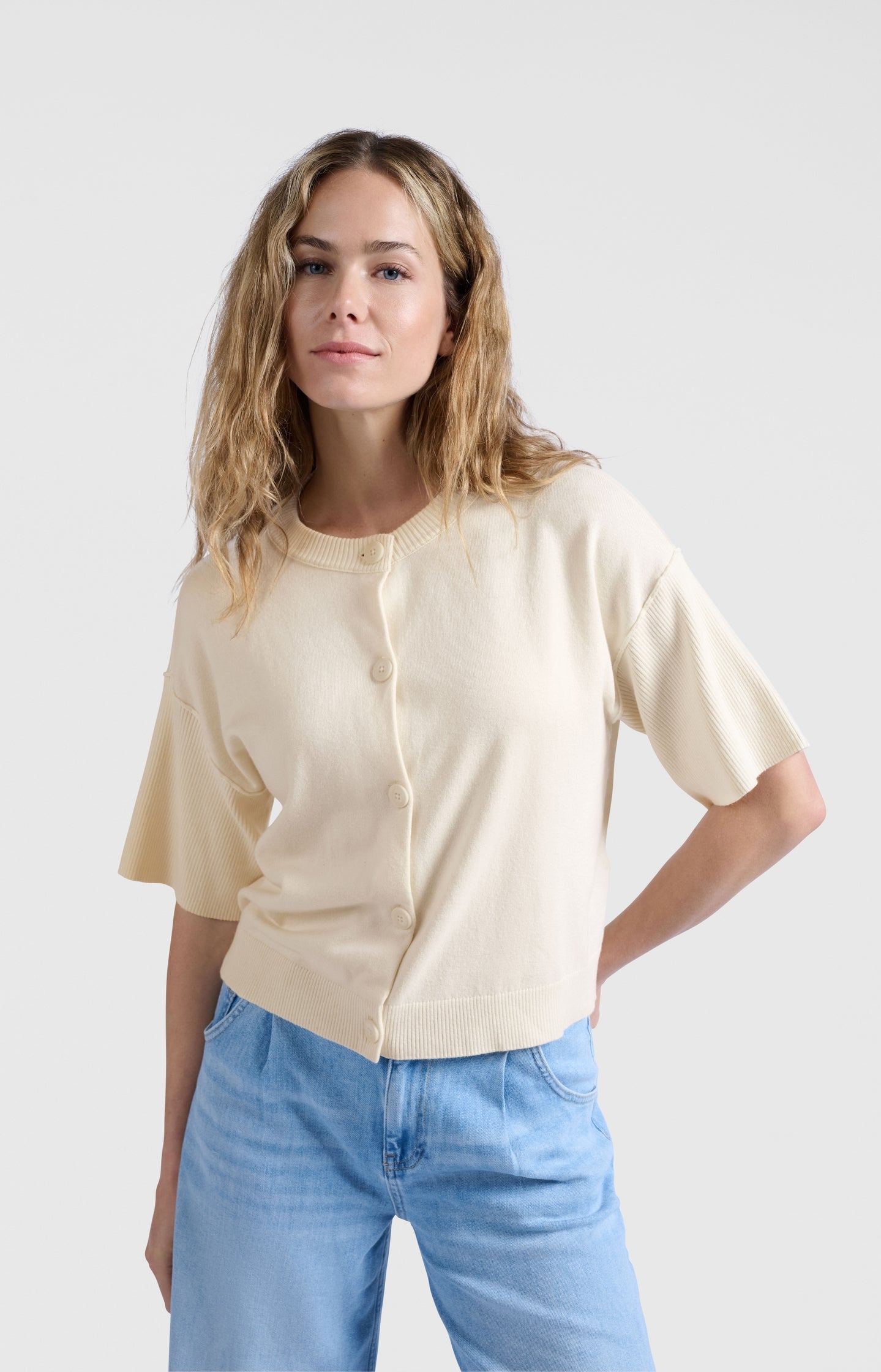 Knitted short-sleeve cardigan with ribbed details