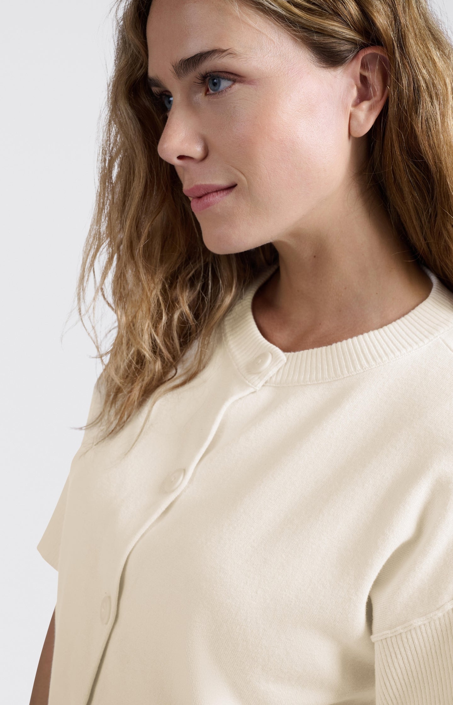Knitted short-sleeve cardigan with ribbed details