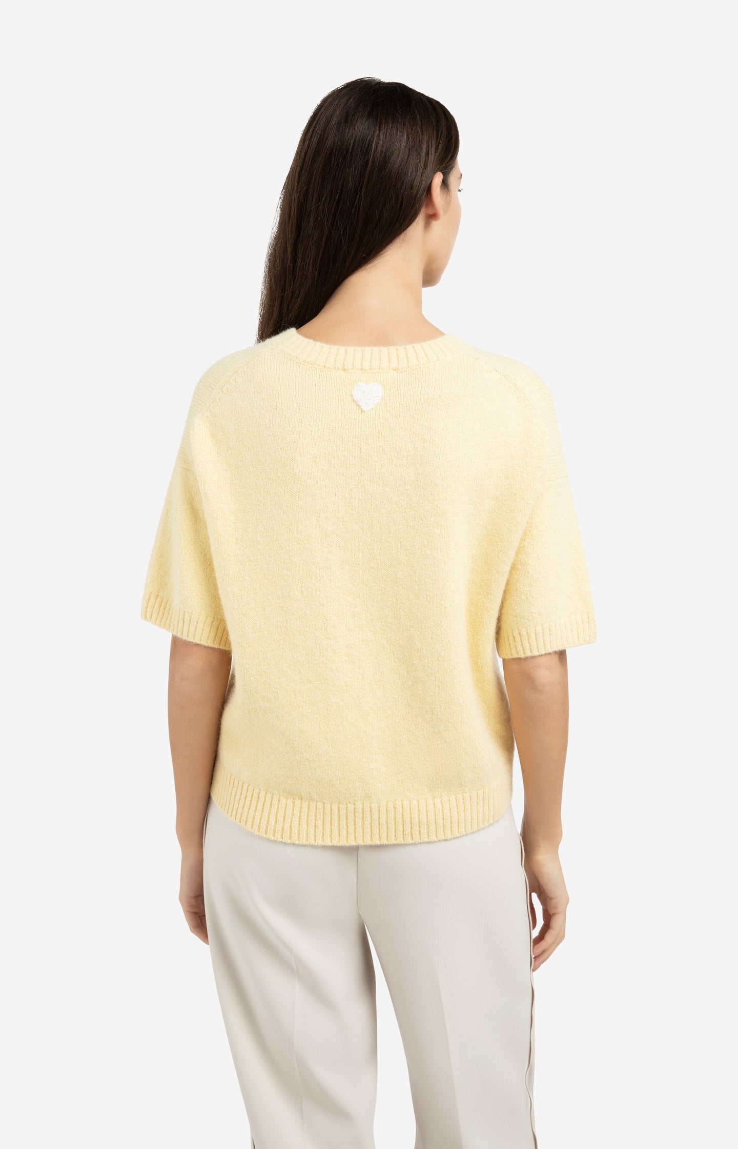 Knitted short sleeve sweater with artwork