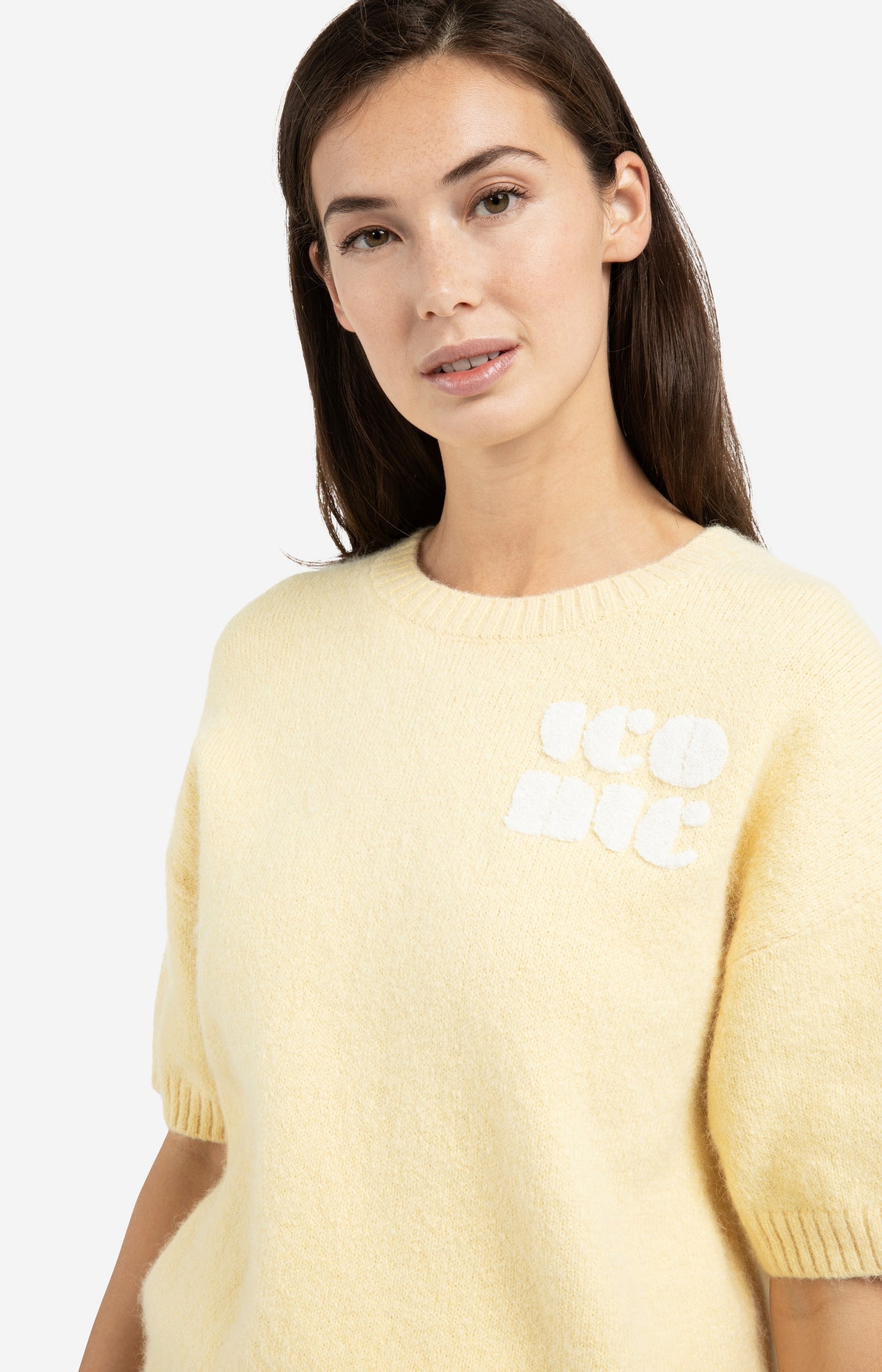 Knitted short sleeve sweater with artwork