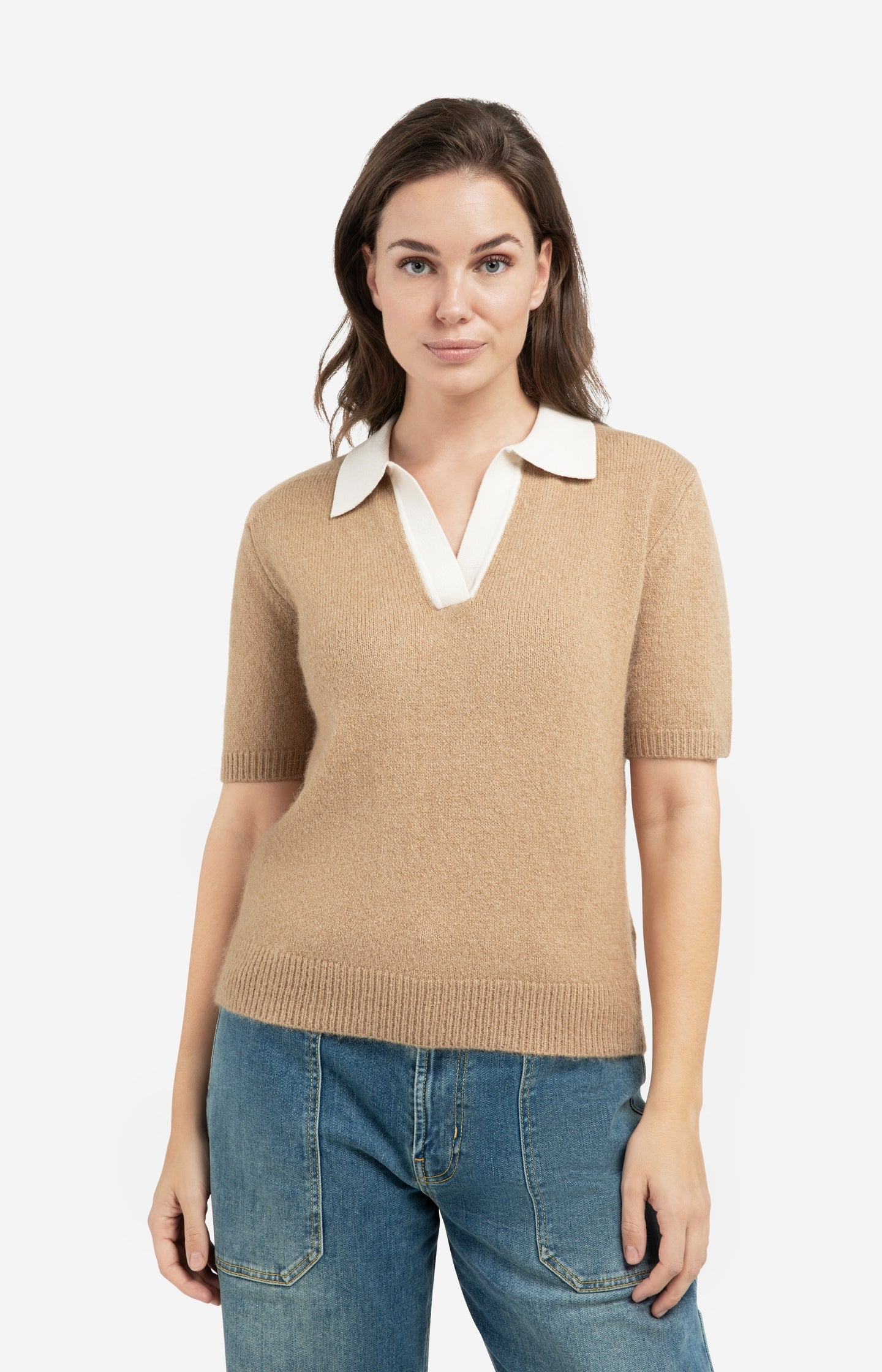 Knitted short-sleeve sweater with contrast collar