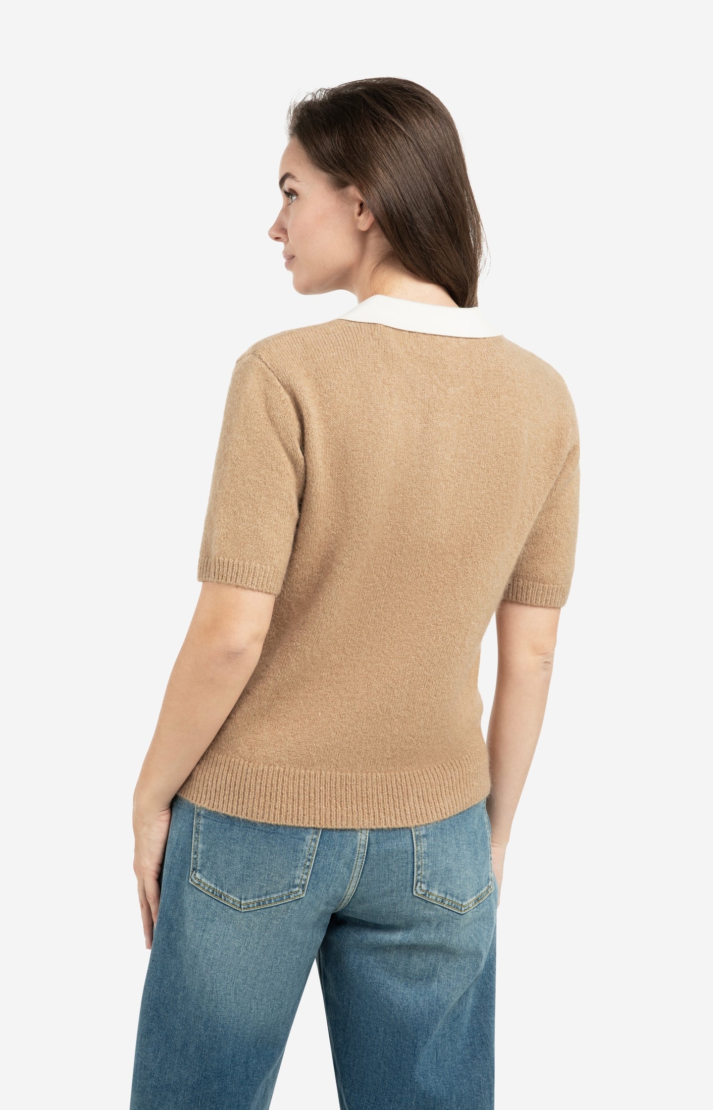 Knitted short-sleeve sweater with contrast collar