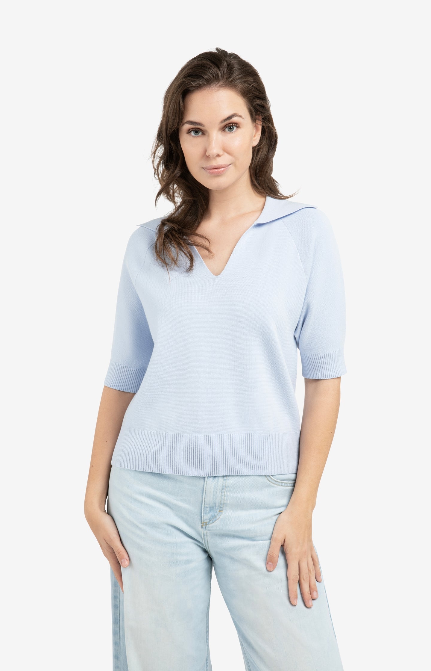 Knitted sweater with collar and short sleeves - Type: lookbook