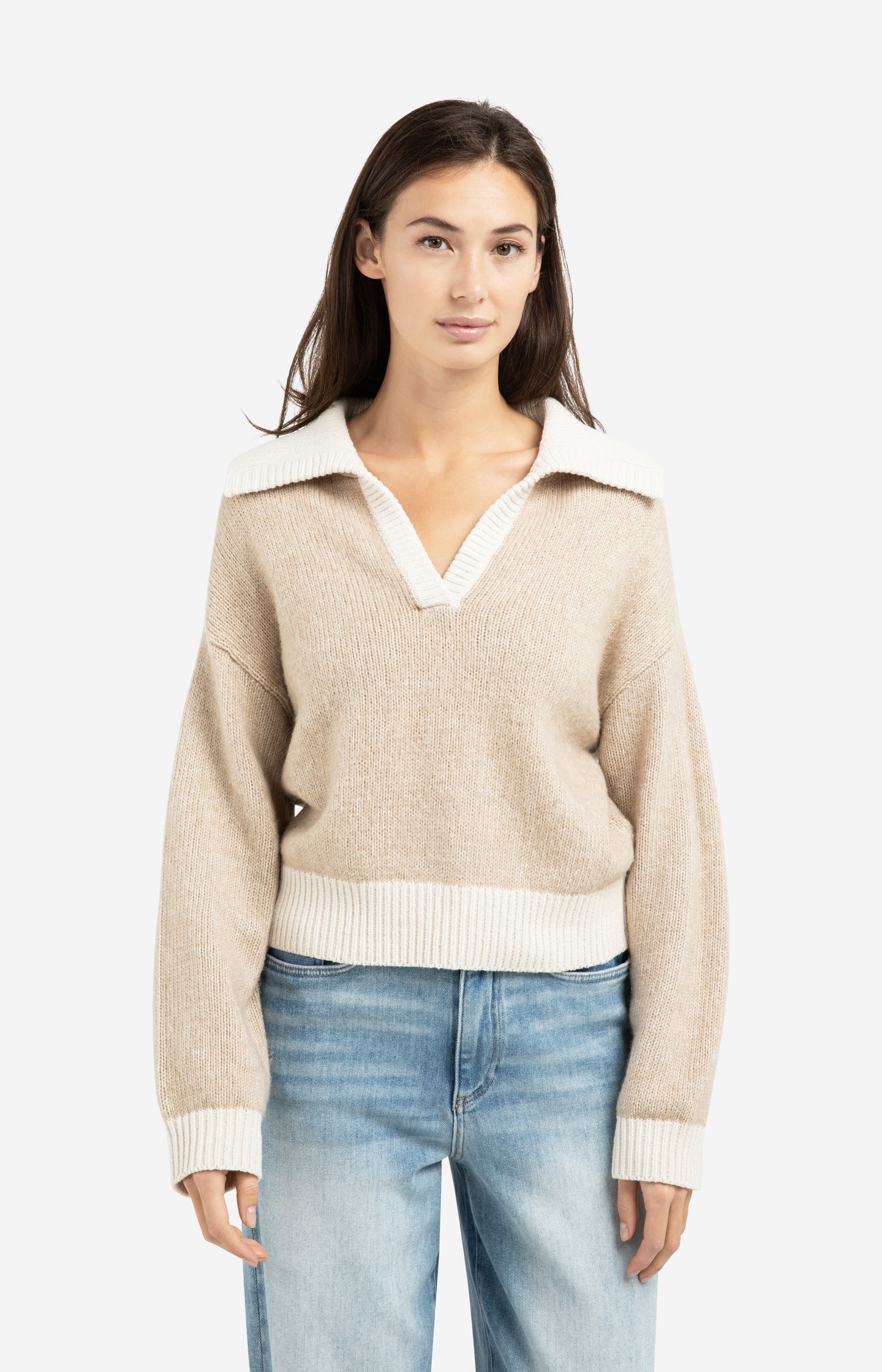 Knitted sweater with contrast collar and trims
