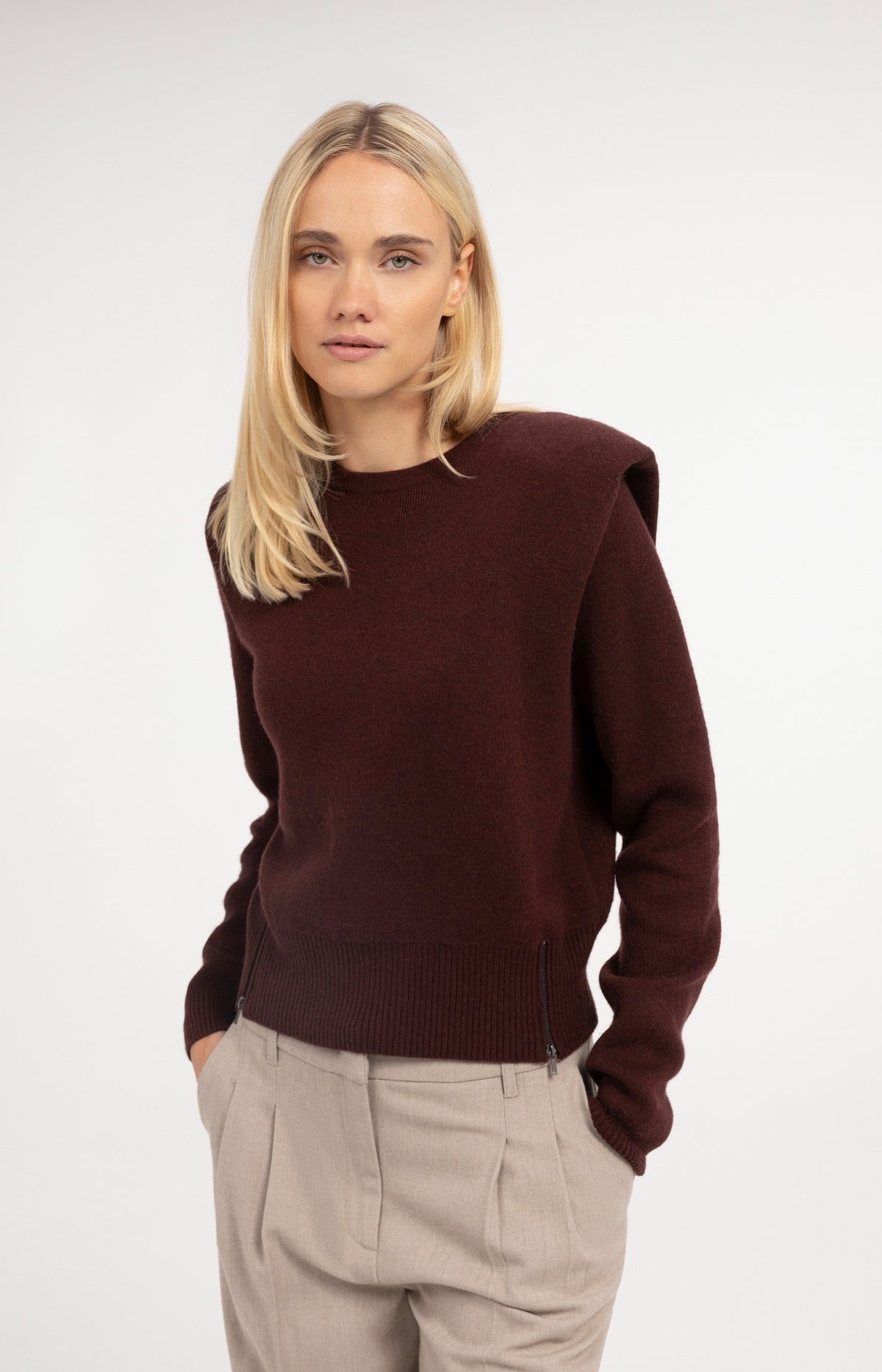 Strickpullover mit Schulterdetail und Reißverschlüssen - Bitter Chocolate Red Melange