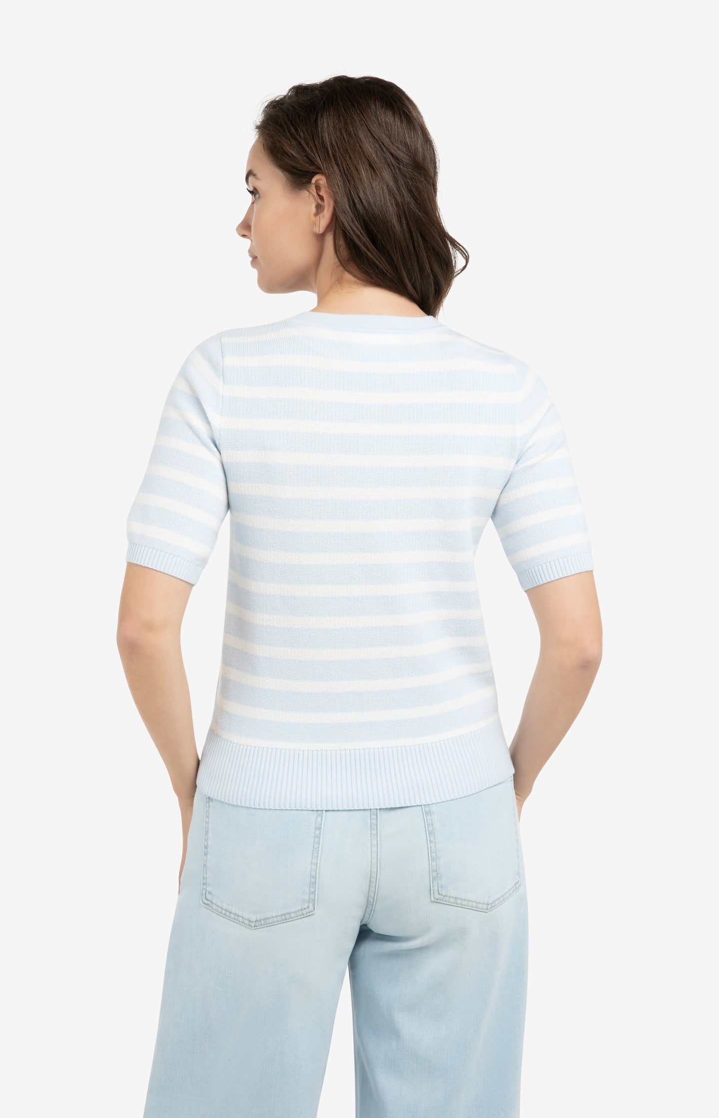 Knitted sweater with stripe pattern and short sleeves