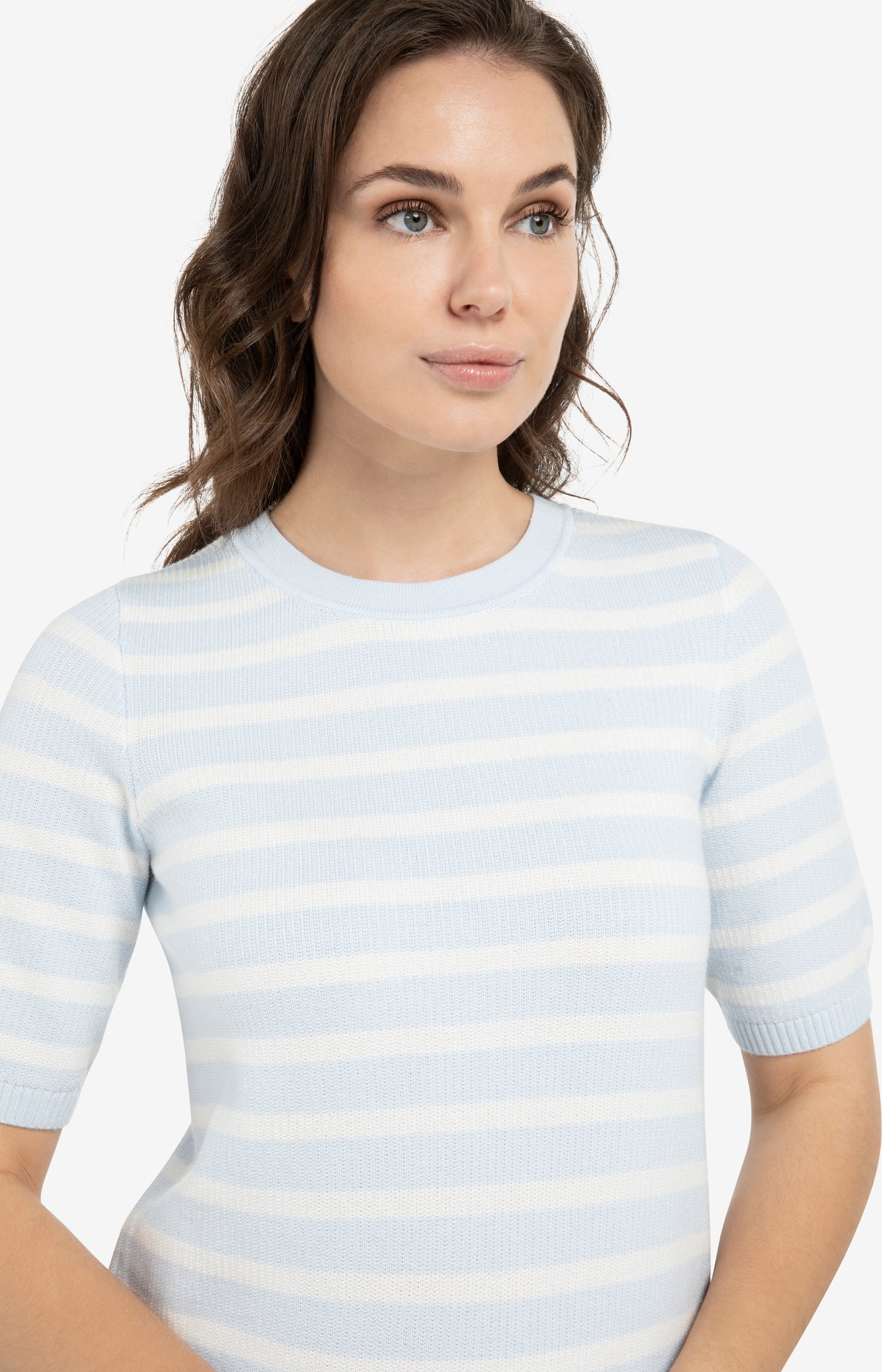 Knitted sweater with stripe pattern and short sleeves