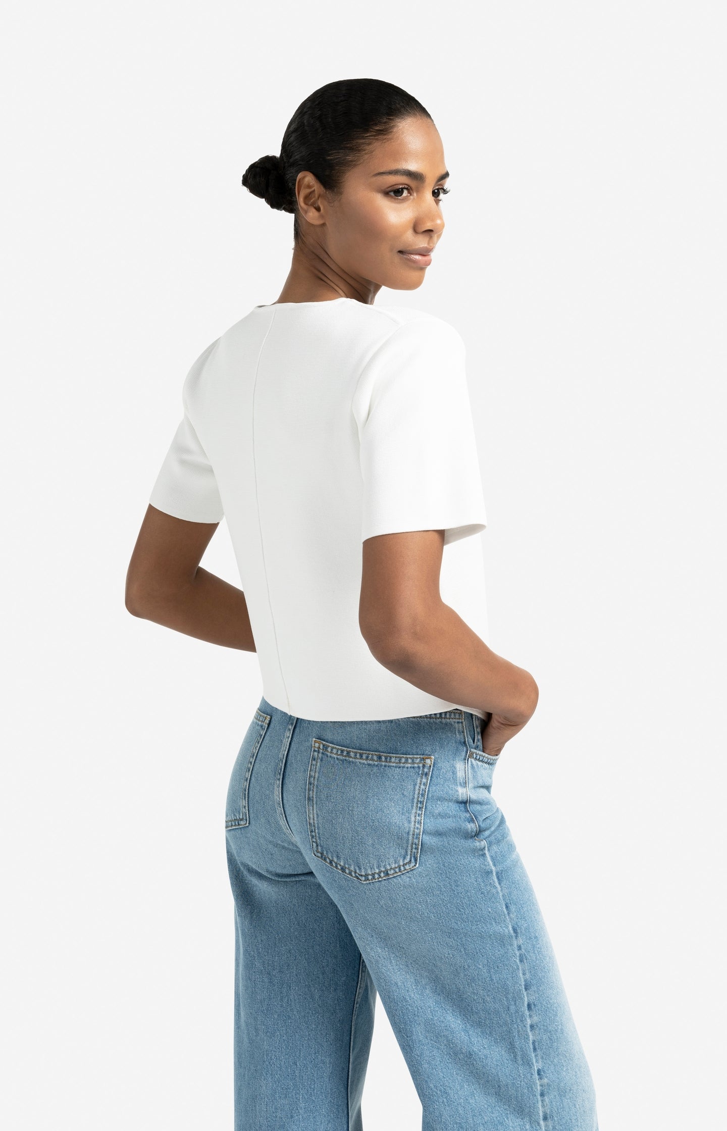 Knitted top with short sleeves and button closure