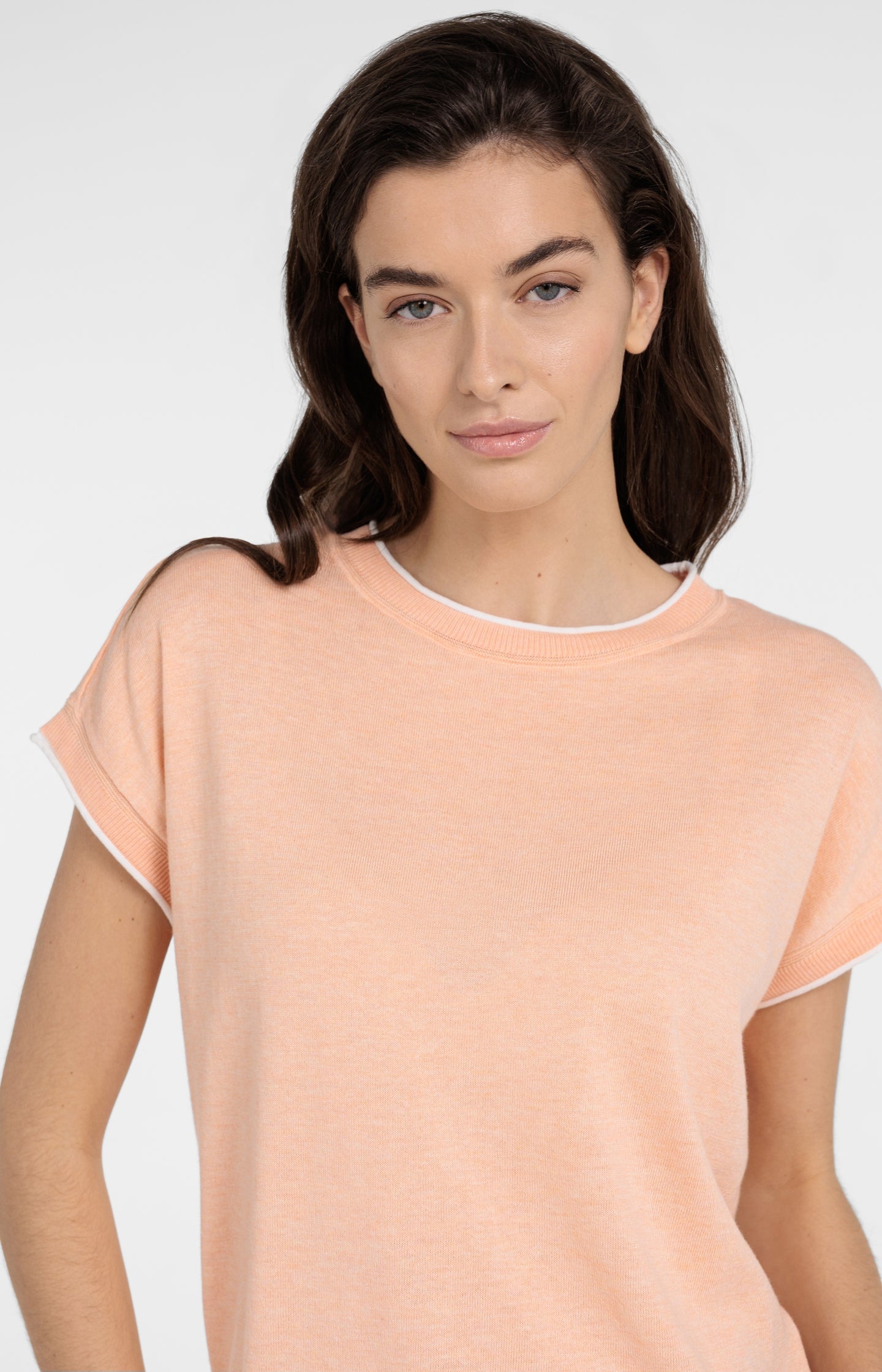 Knitted top with short sleeves and contrasting trims