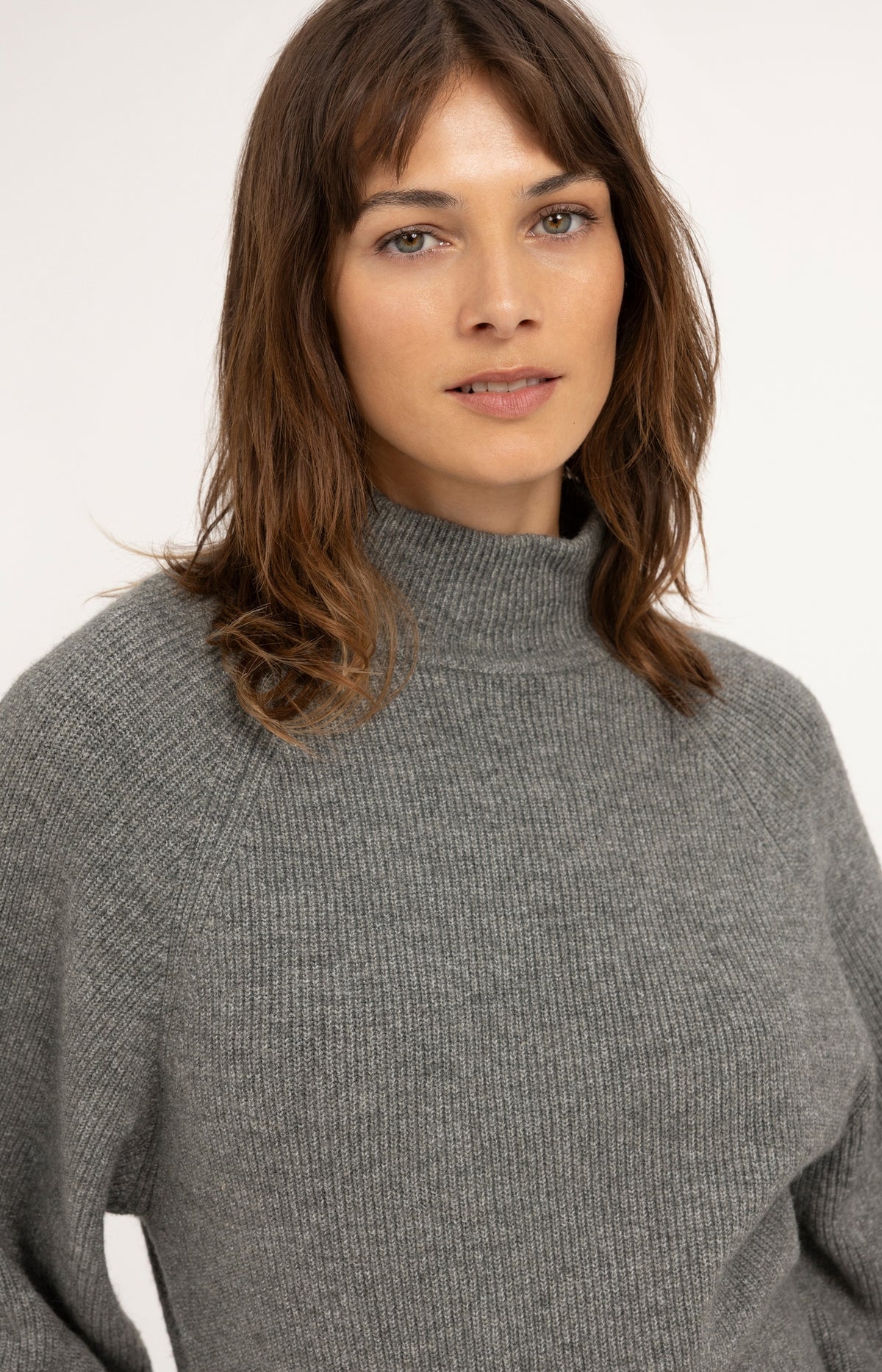 Knitted turtleneck sweater with batwing sleeves - Soap Grey Melange
